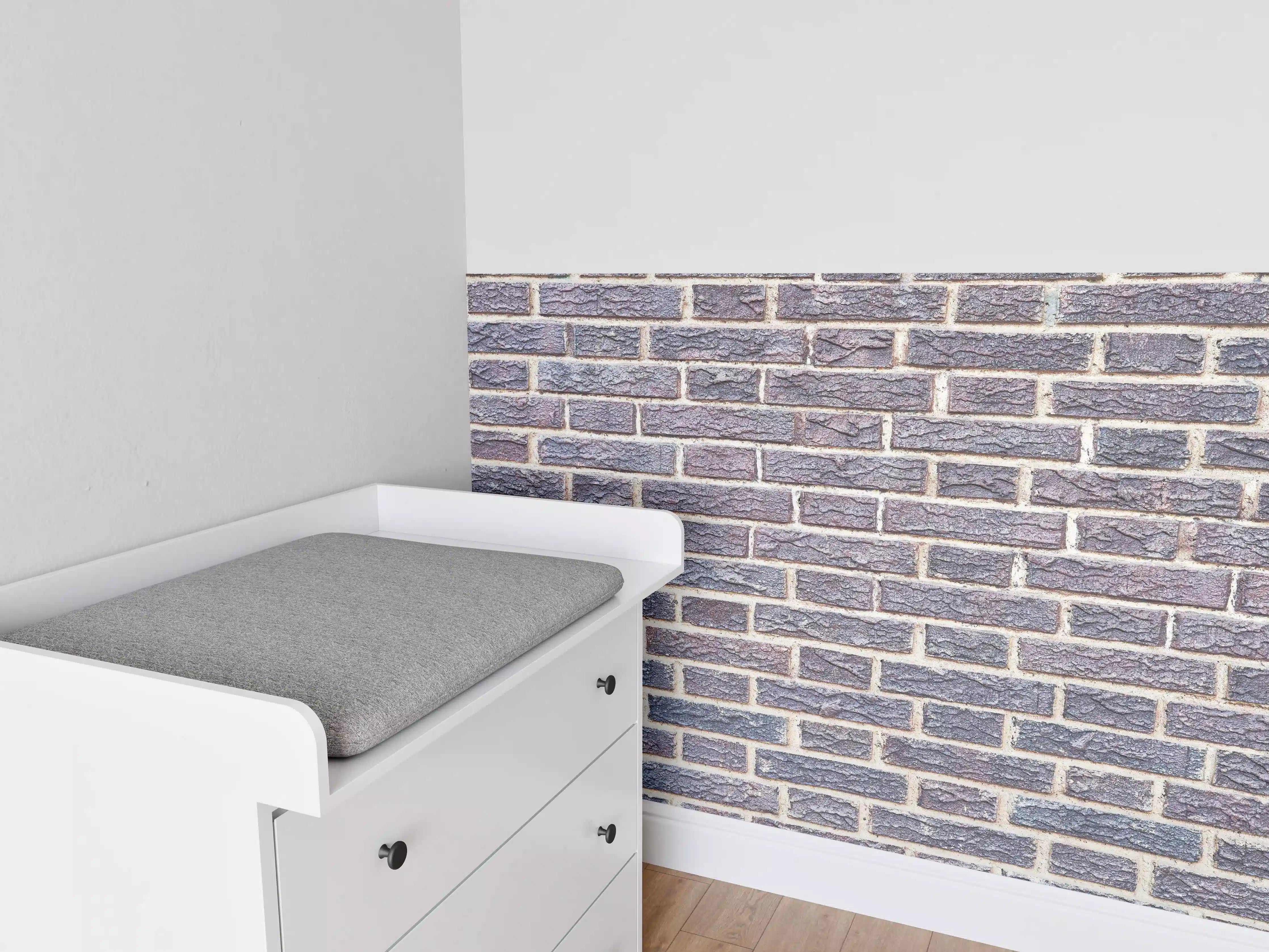 Babyzimmer Wandgestaltung - Zementmauertextur mit rissigen Fliesen