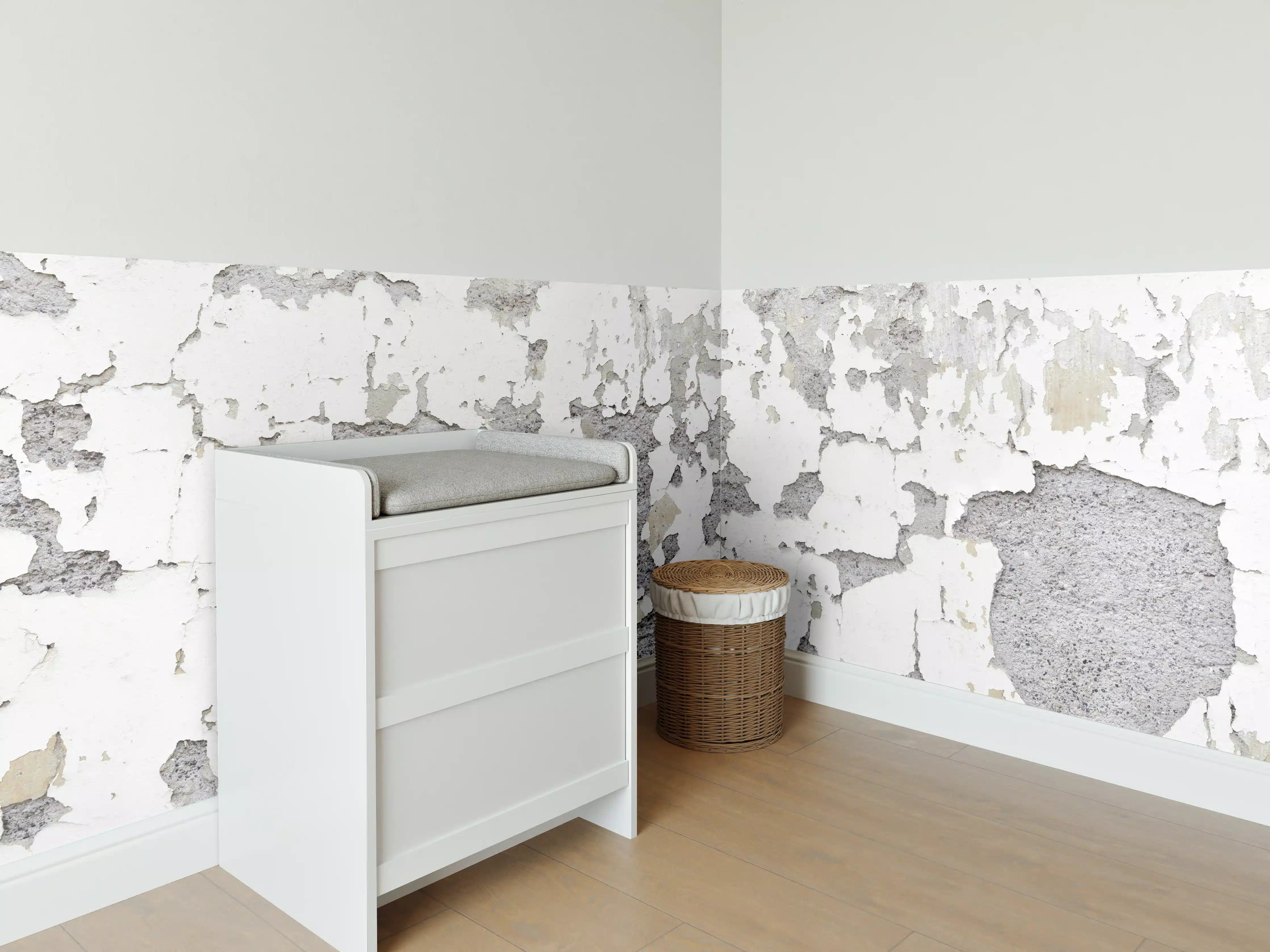 Babyzimmer Wandgestaltung - Zerplatze Fassade eines alten Hauses