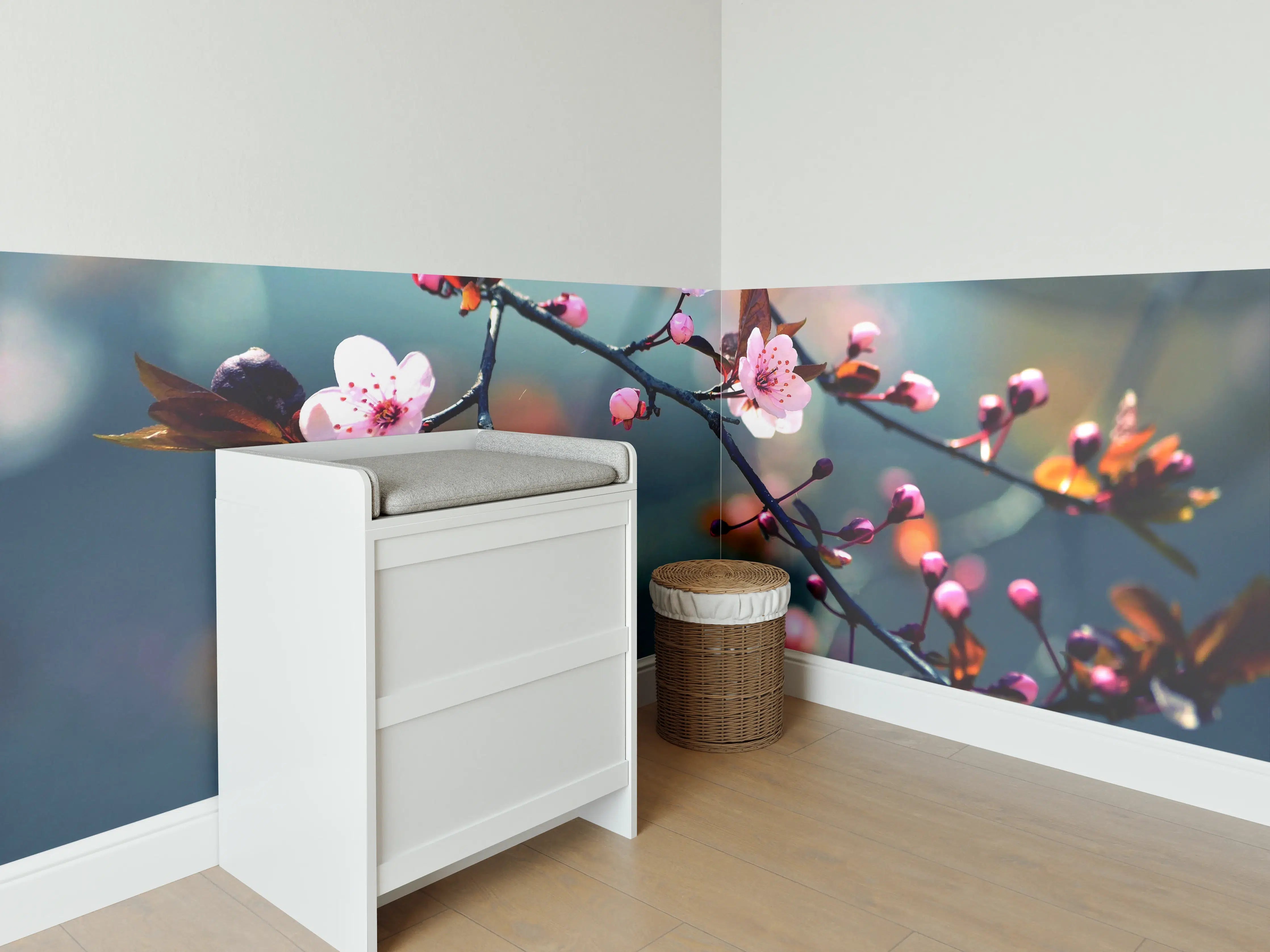 Babyzimmer Wandgestaltung - blühender japanischer Kirchblütenbaum