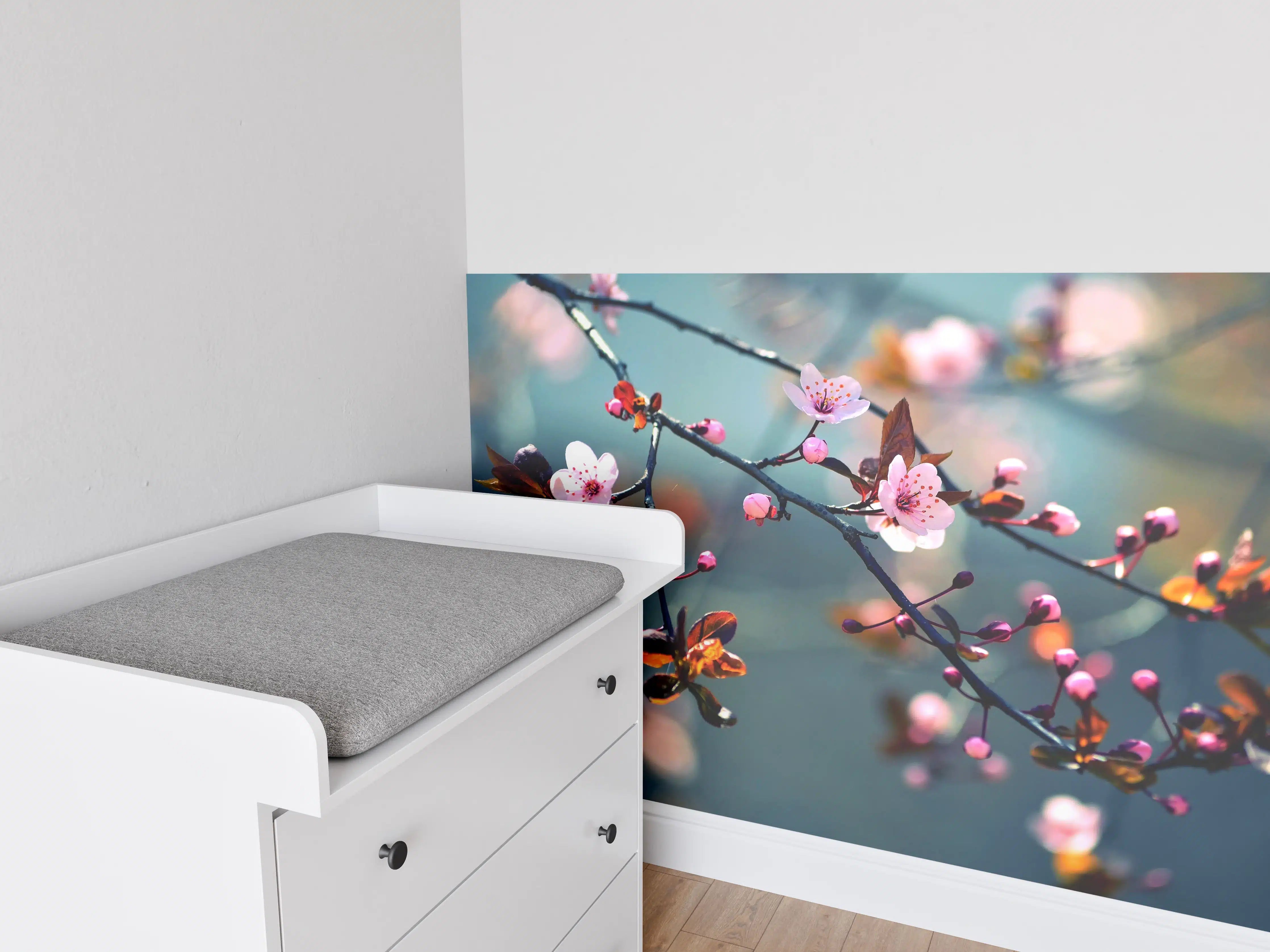 Babyzimmer Wandgestaltung - blühender japanischer Kirchblütenbaum