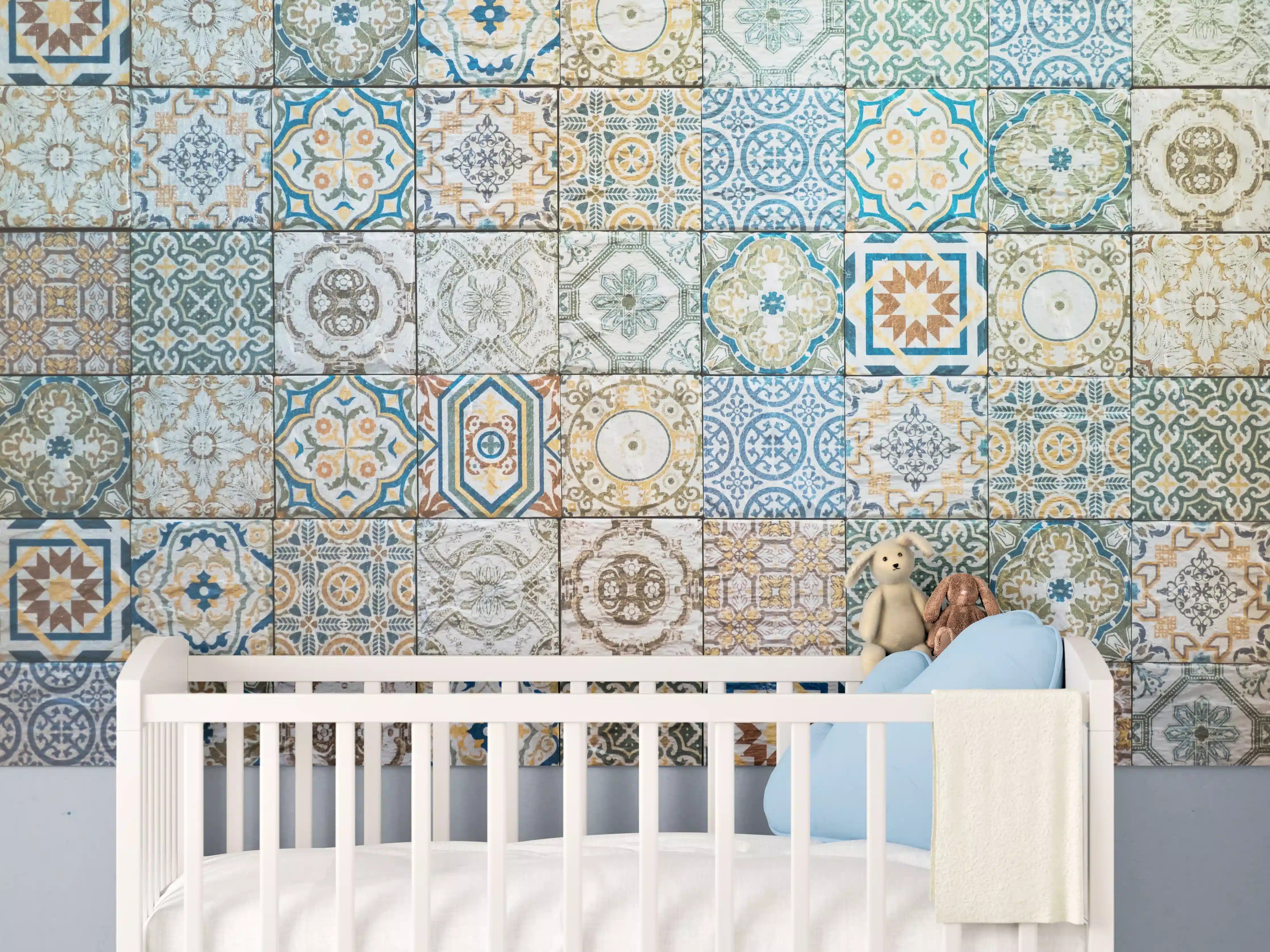 Babyzimmer Wandgestaltung - buntes Mosaik im spanischen Stil