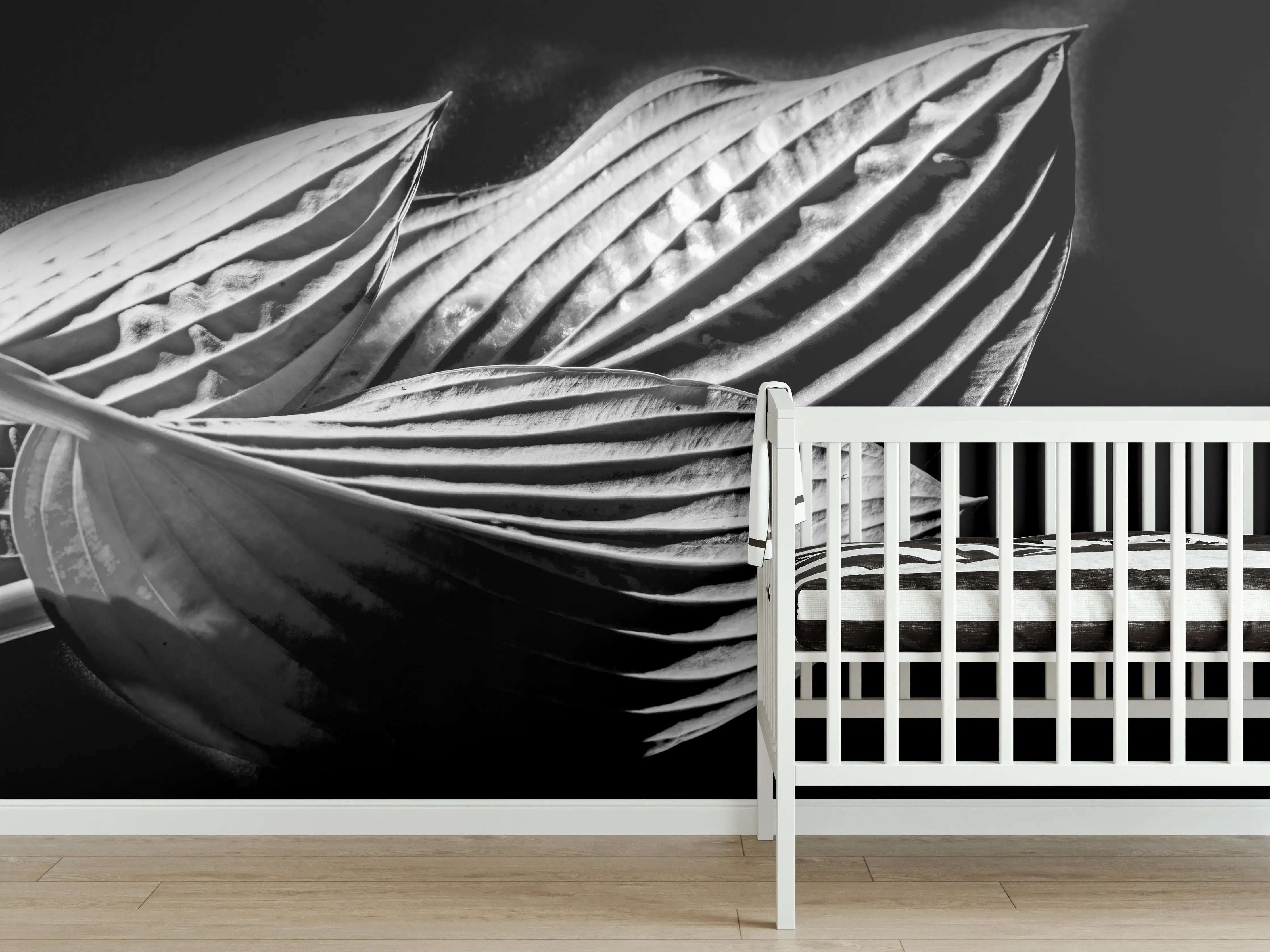Babyzimmer Wandgestaltung - drei Blätter auf dunklem Hintergrund