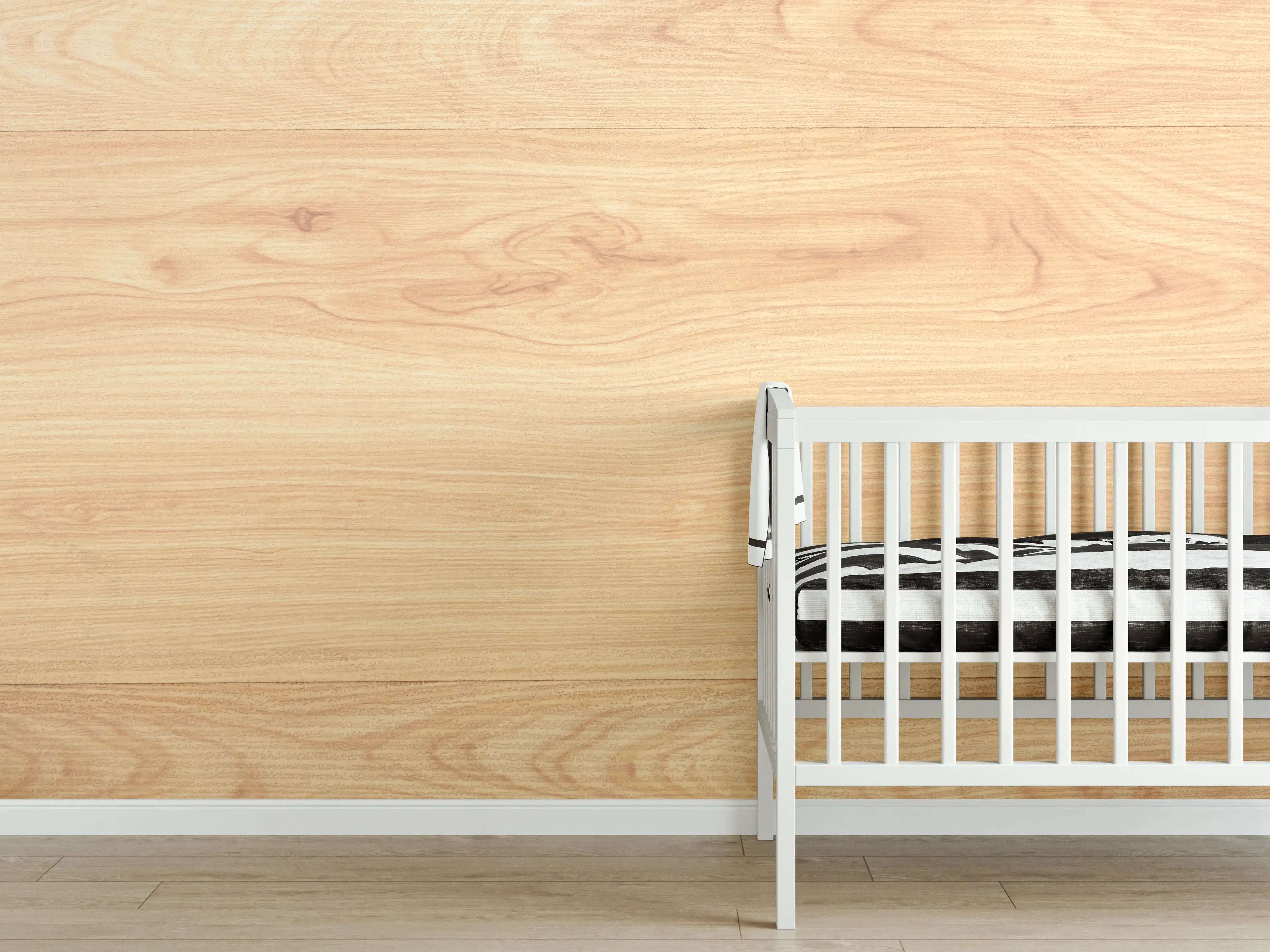 Babyzimmer Wandgestaltung - helle Holzmaserung