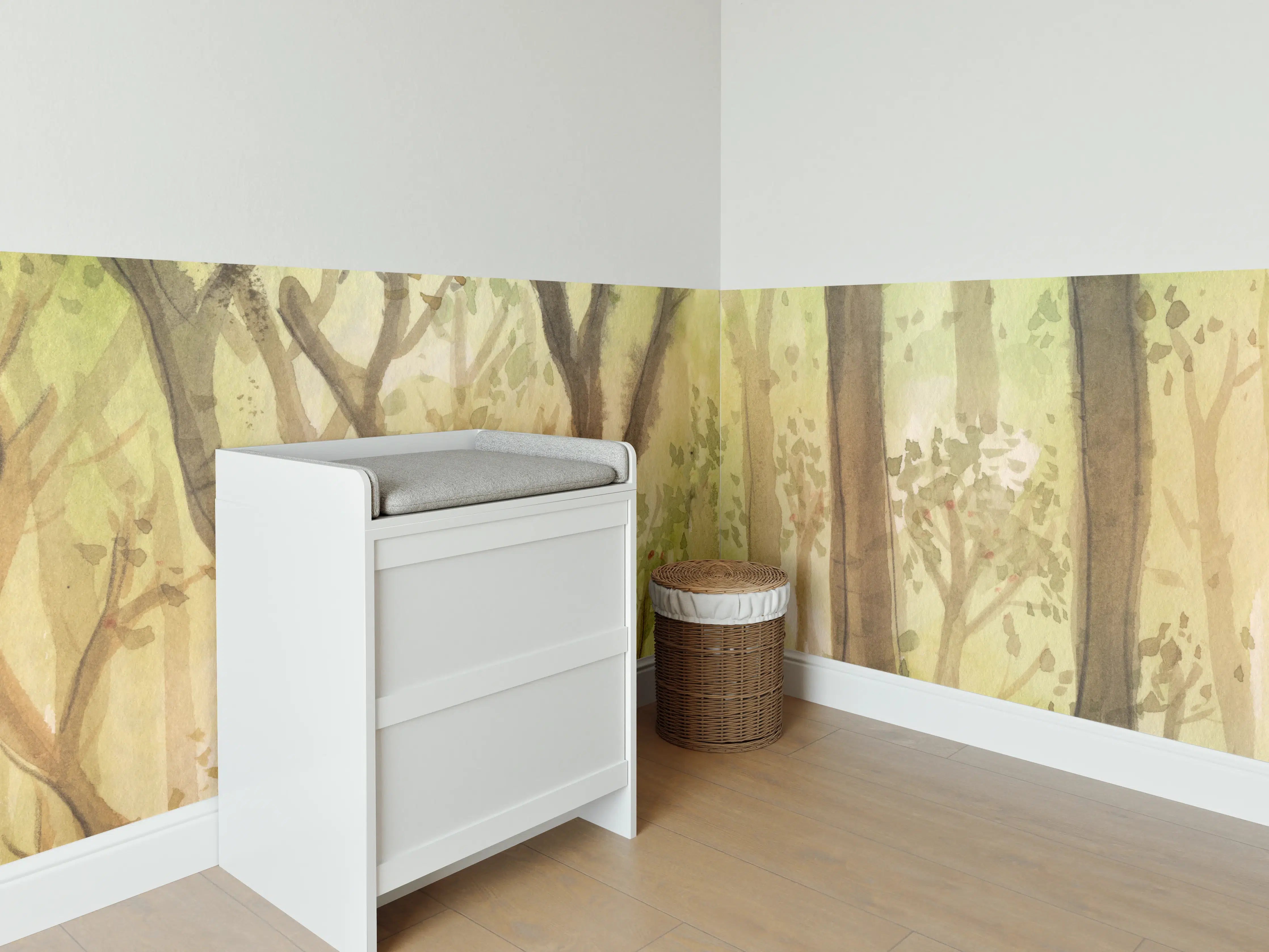 Babyzimmer Wandgestaltung - heller Aquarell Wald 