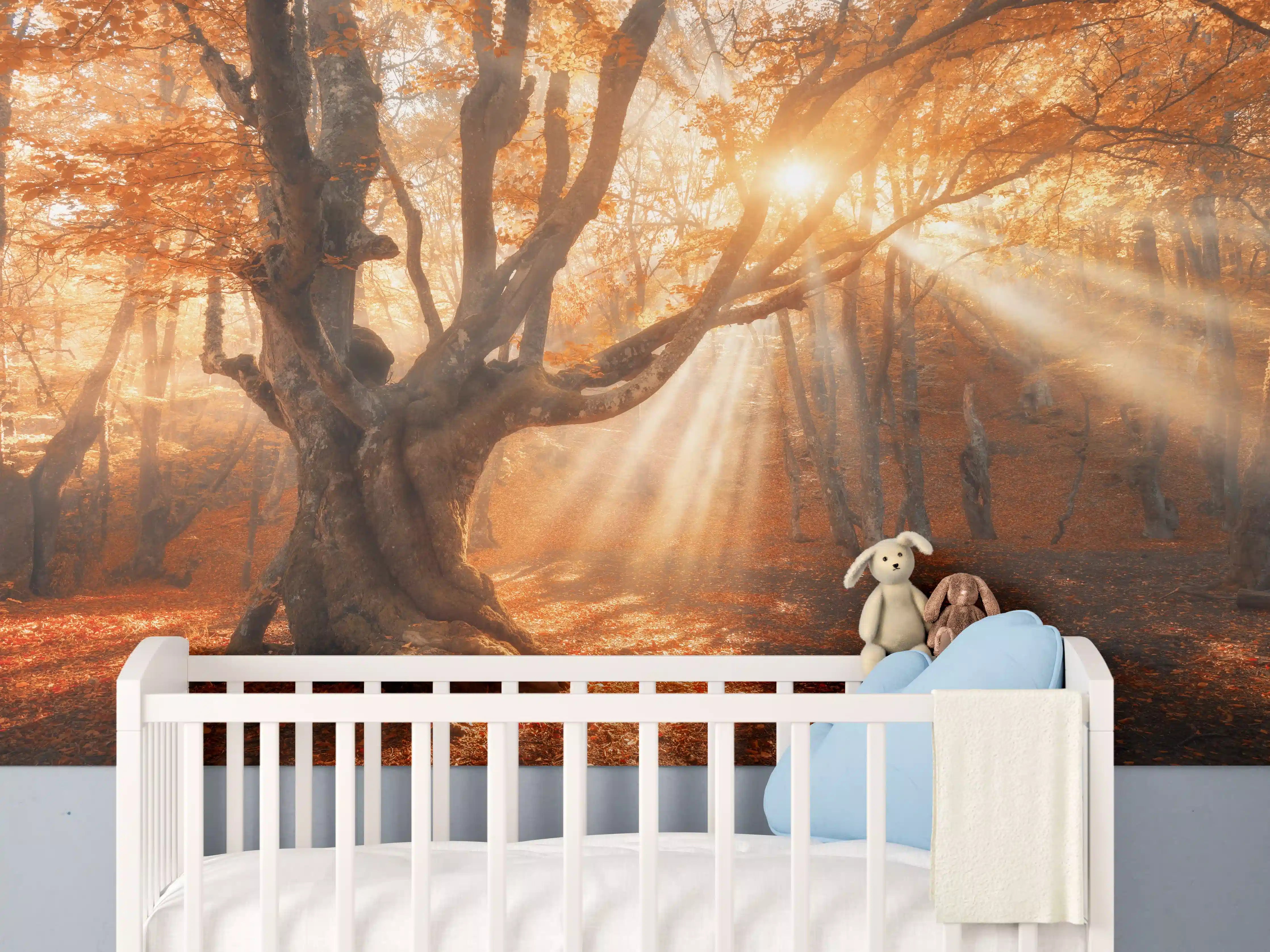 Babyzimmer Wandgestaltung - magischer alter Baum im Herbst