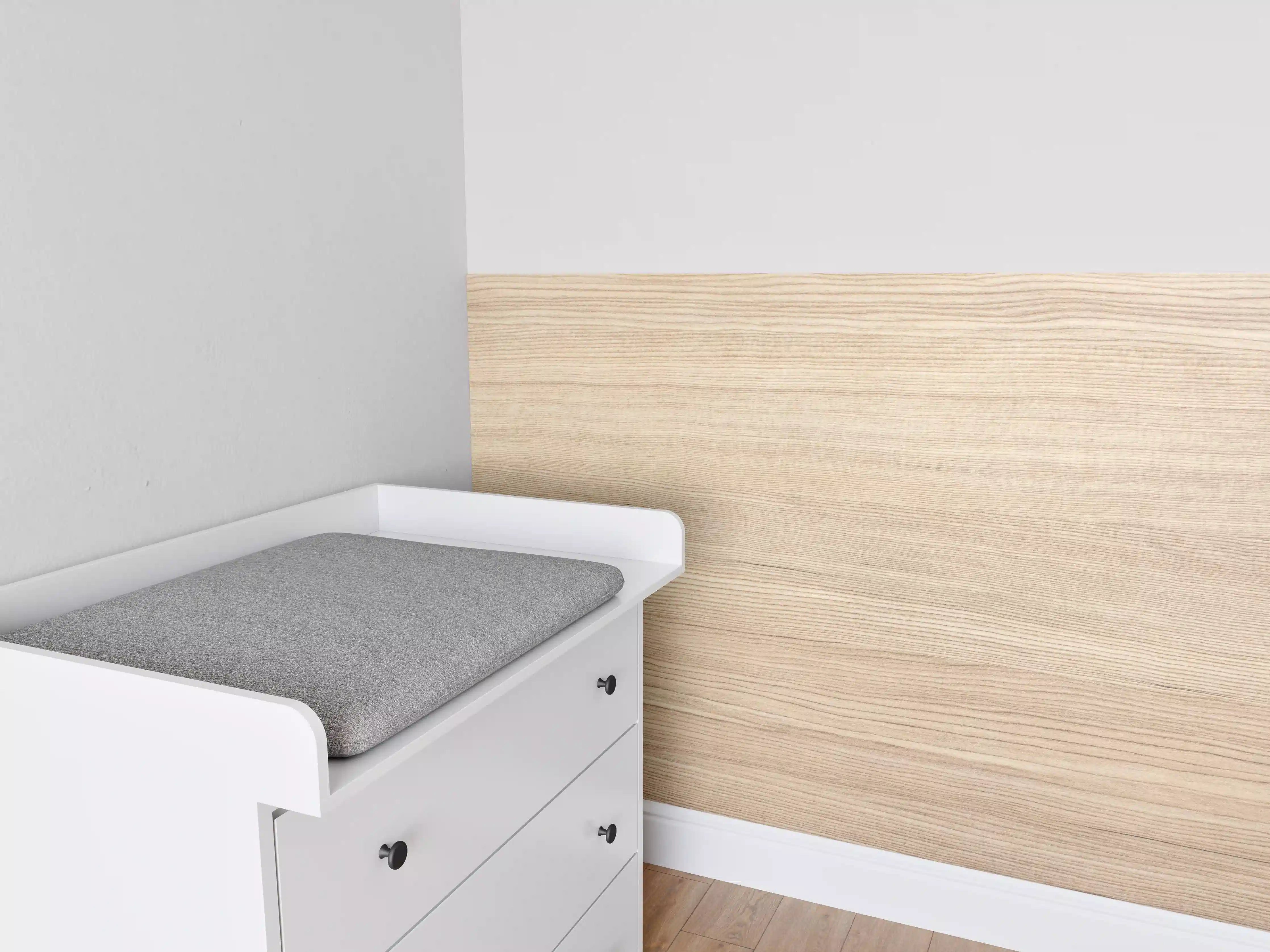 Babyzimmer Wandgestaltung - moderne Eiche Holztextur