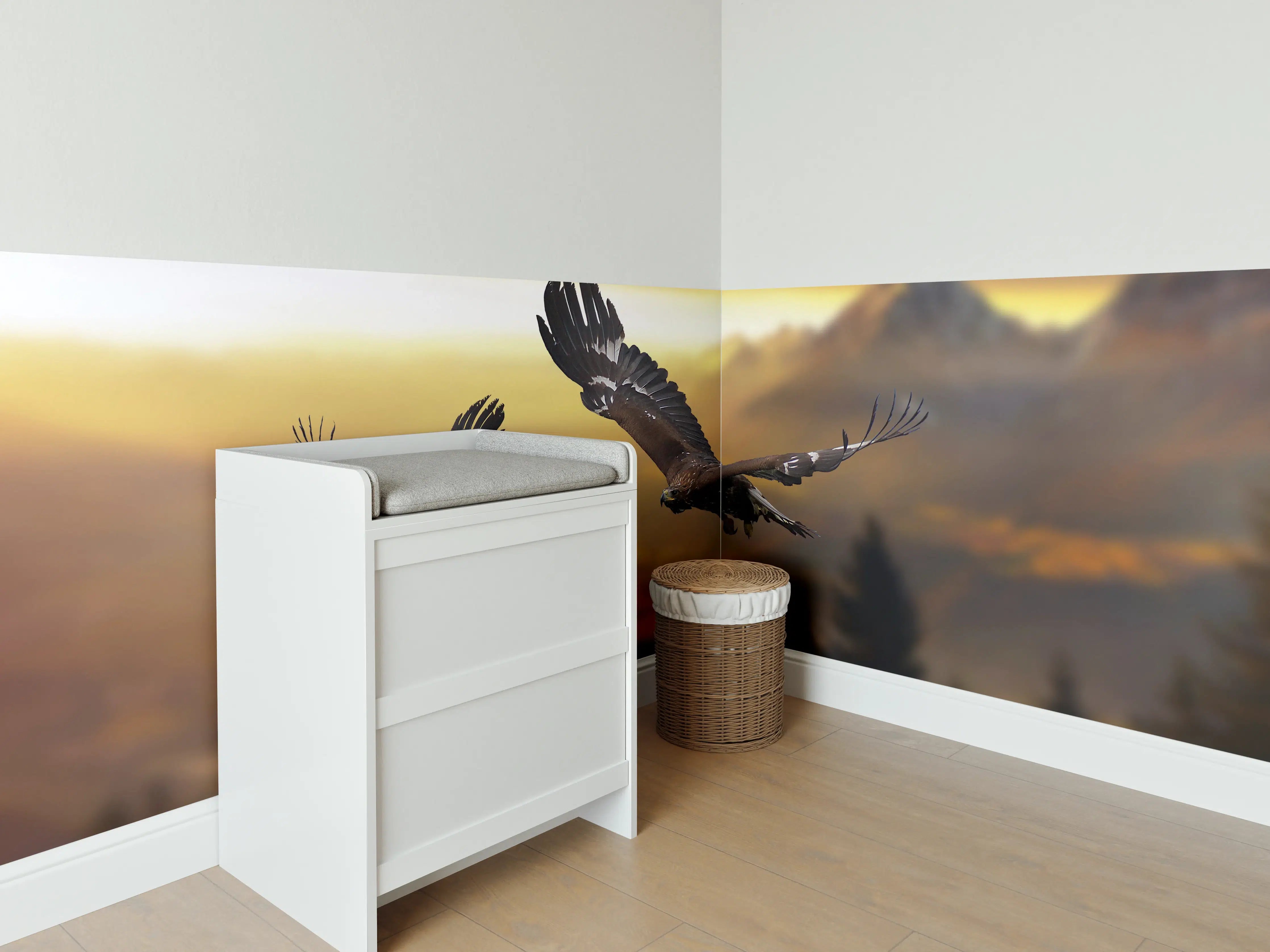 Babyzimmer Wandgestaltung - prachtvolle Steinadler im Flug