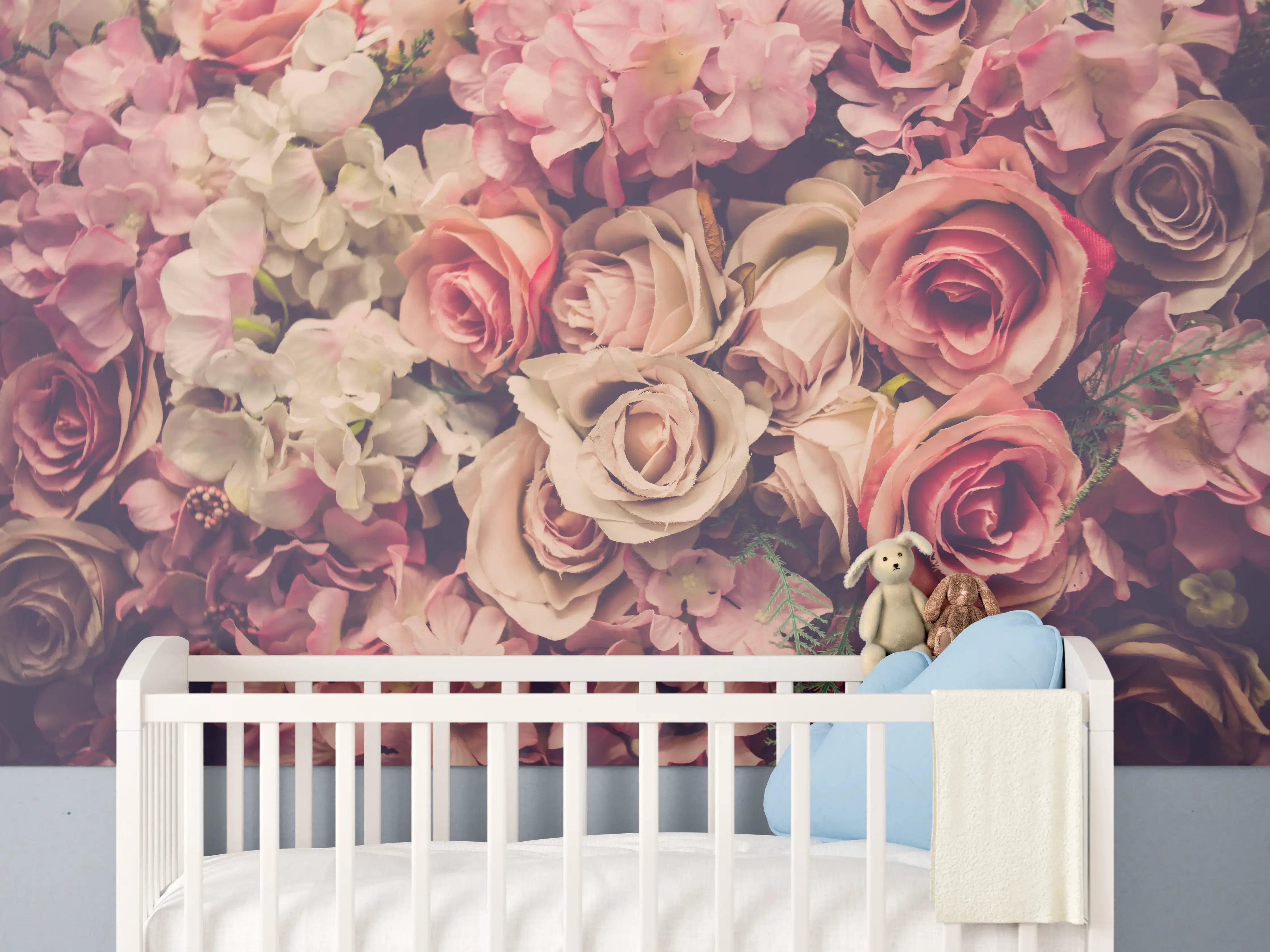 Babyzimmer Wandgestaltung - retro rosa Rosen 