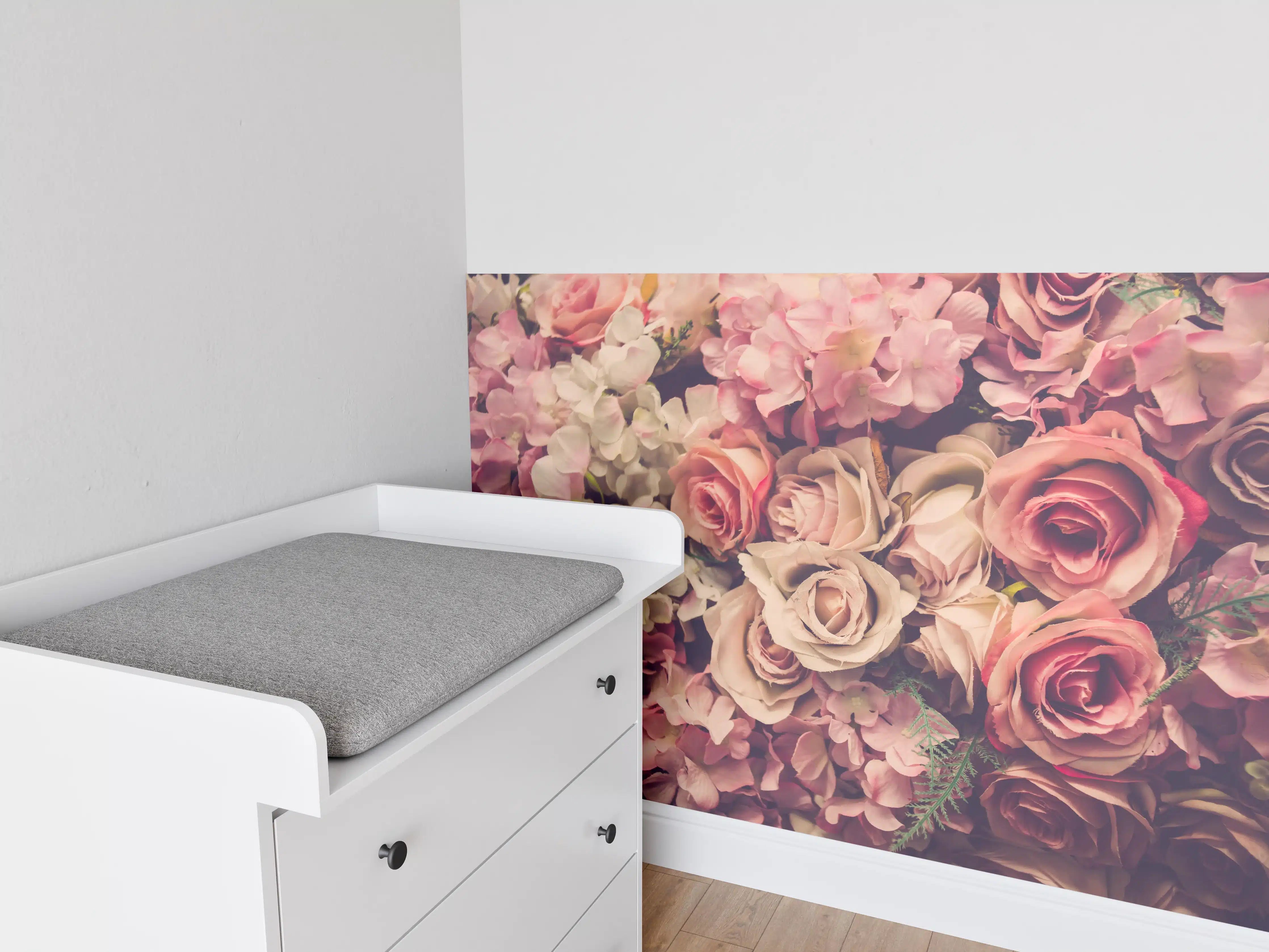 Babyzimmer Wandgestaltung - retro rosa Rosen 