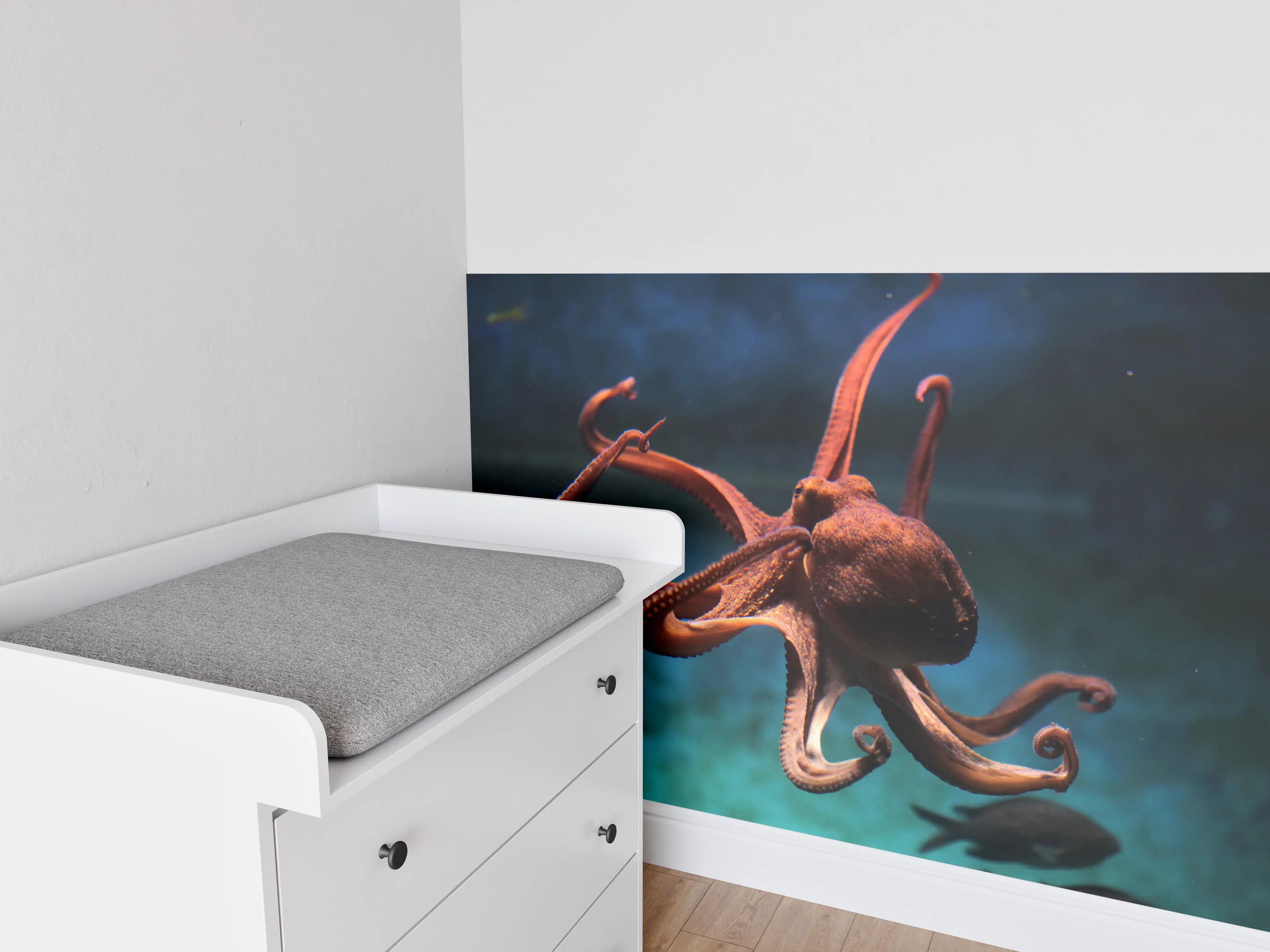 Babyzimmer Wandgestaltung - rötlicher Oktopus Unterwasser 