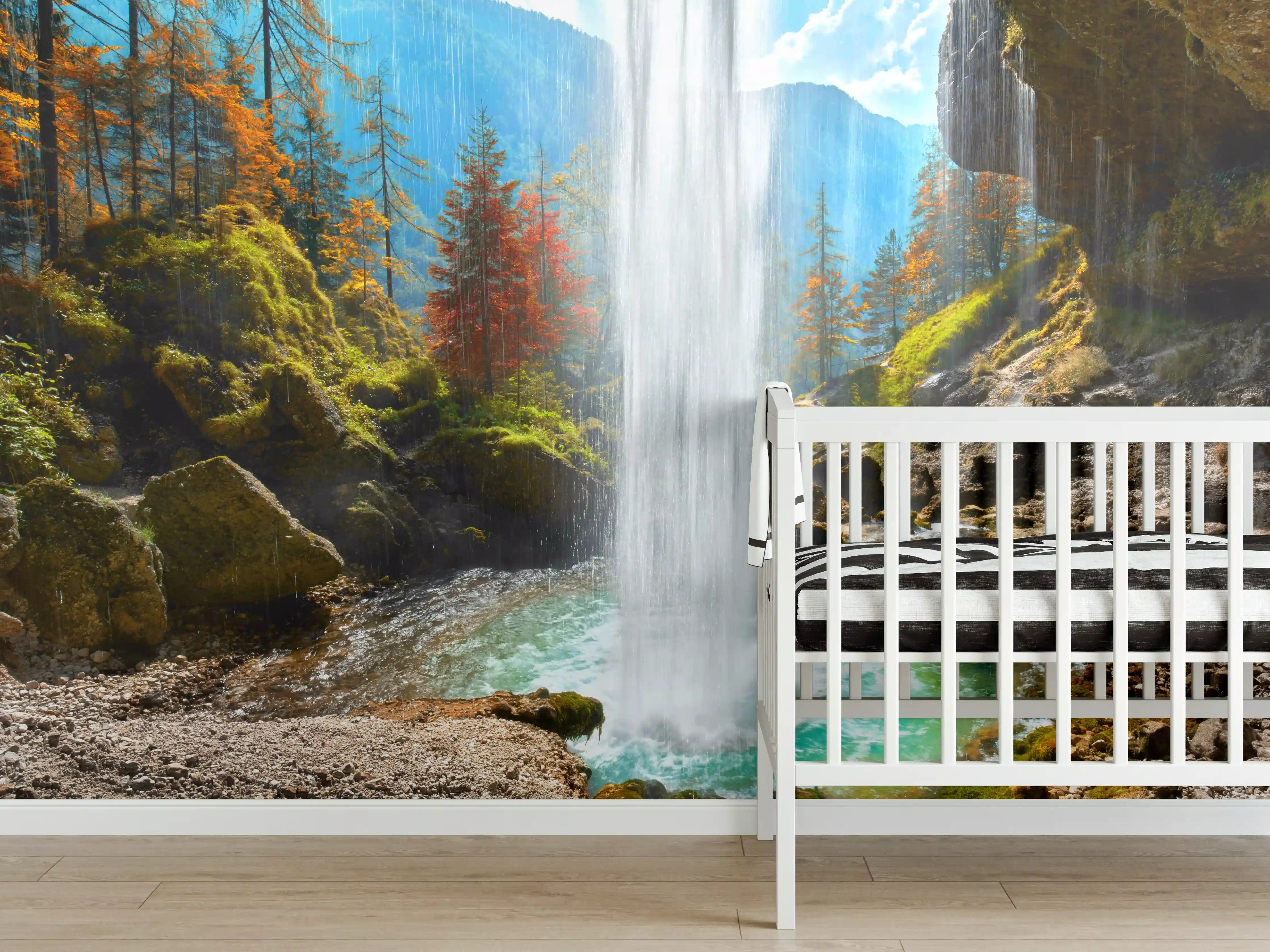Babyzimmer Wandgestaltung - türkiser Wasserfall in Slowenien