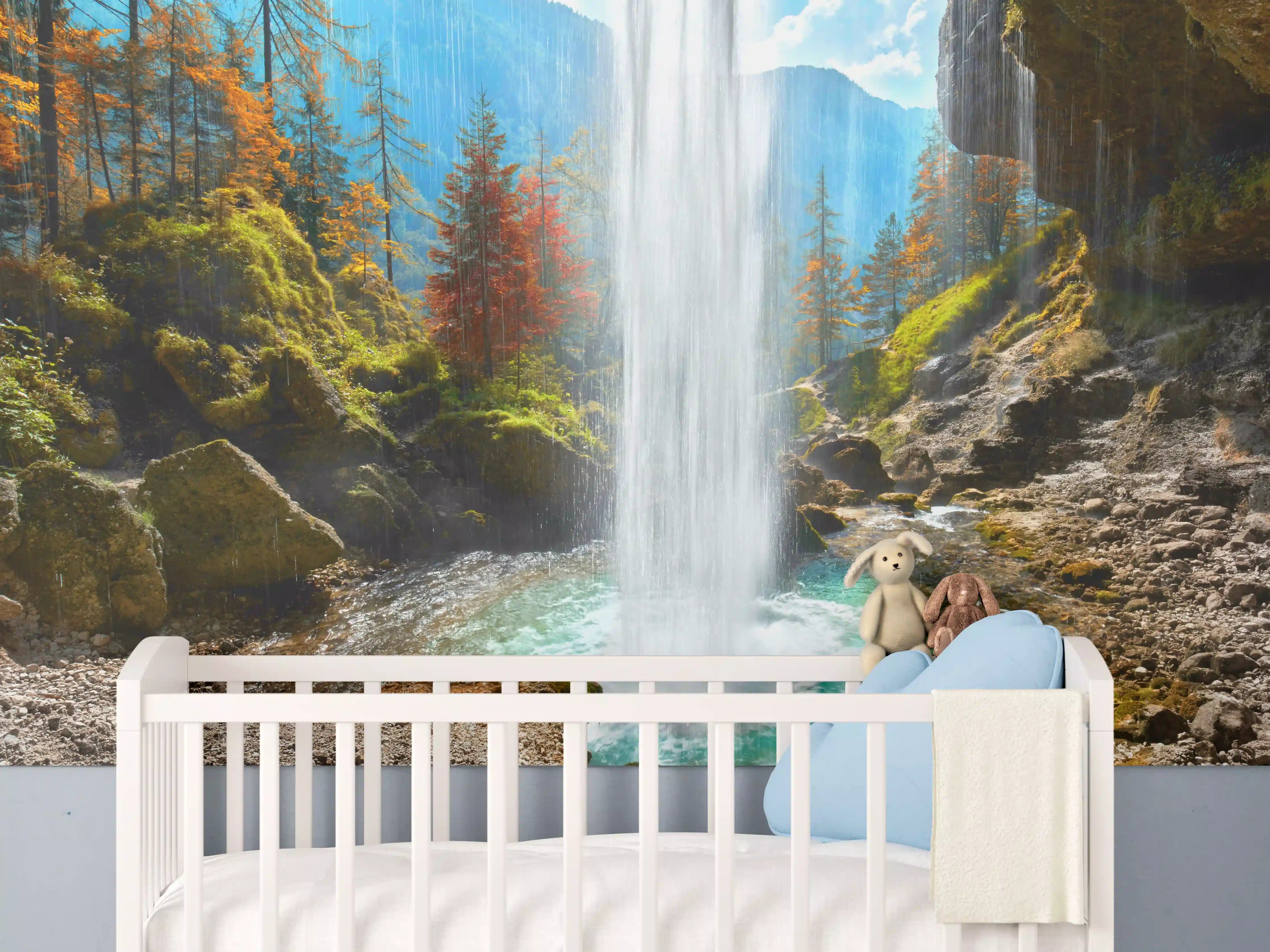 Babyzimmer Wandgestaltung - türkiser Wasserfall in Slowenien