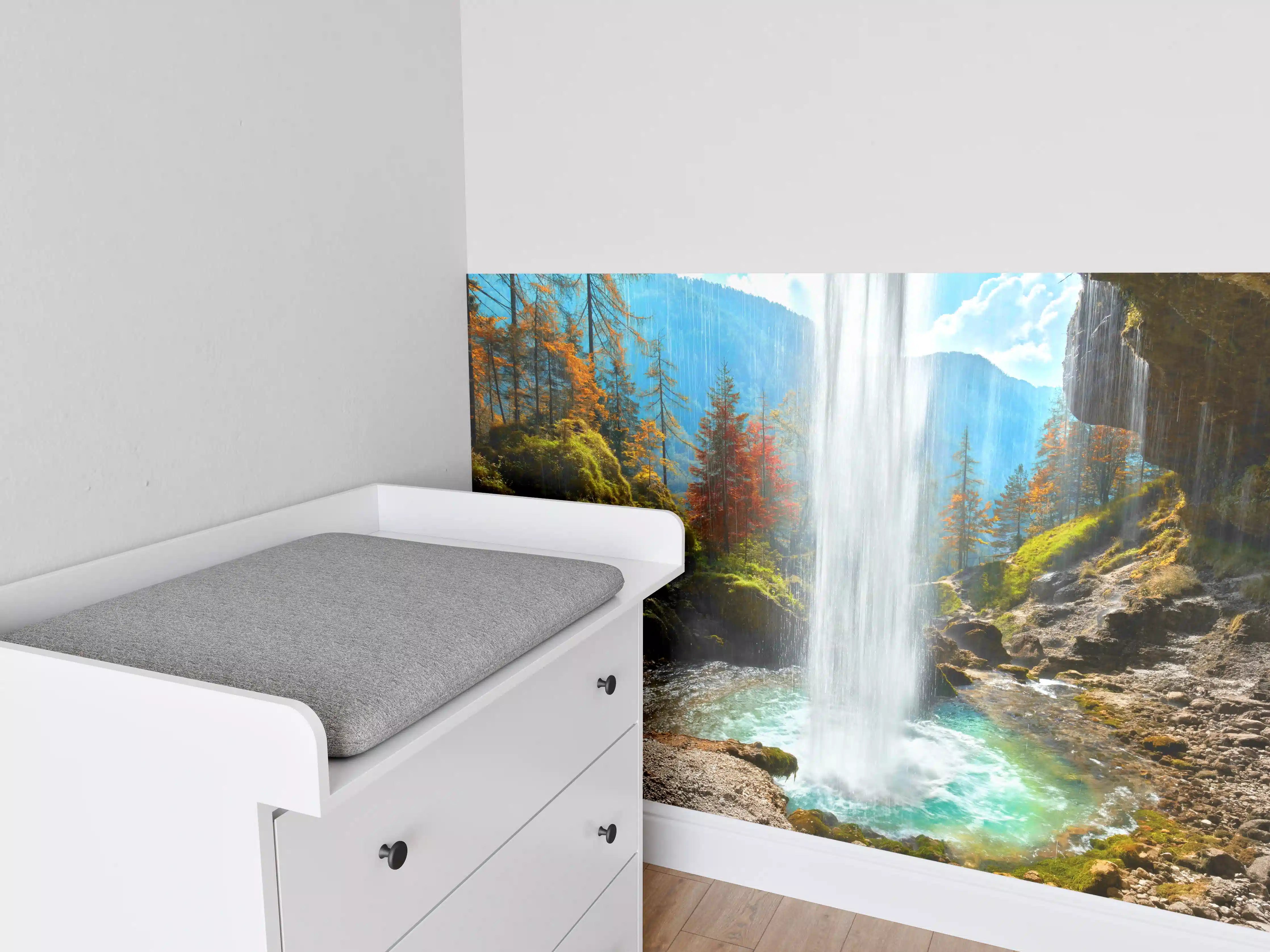 Babyzimmer Wandgestaltung - türkiser Wasserfall in Slowenien