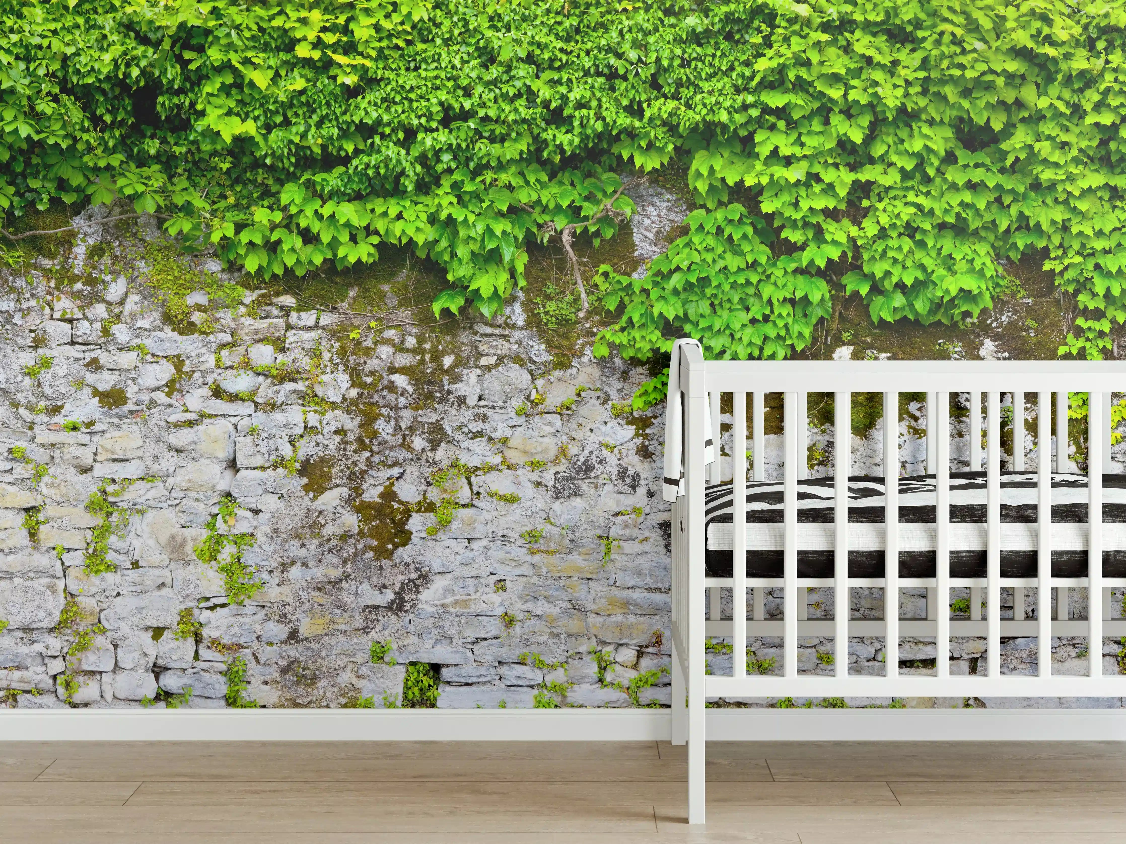 Babyzimmer Wandgestaltung - überwucherte Burgmauer