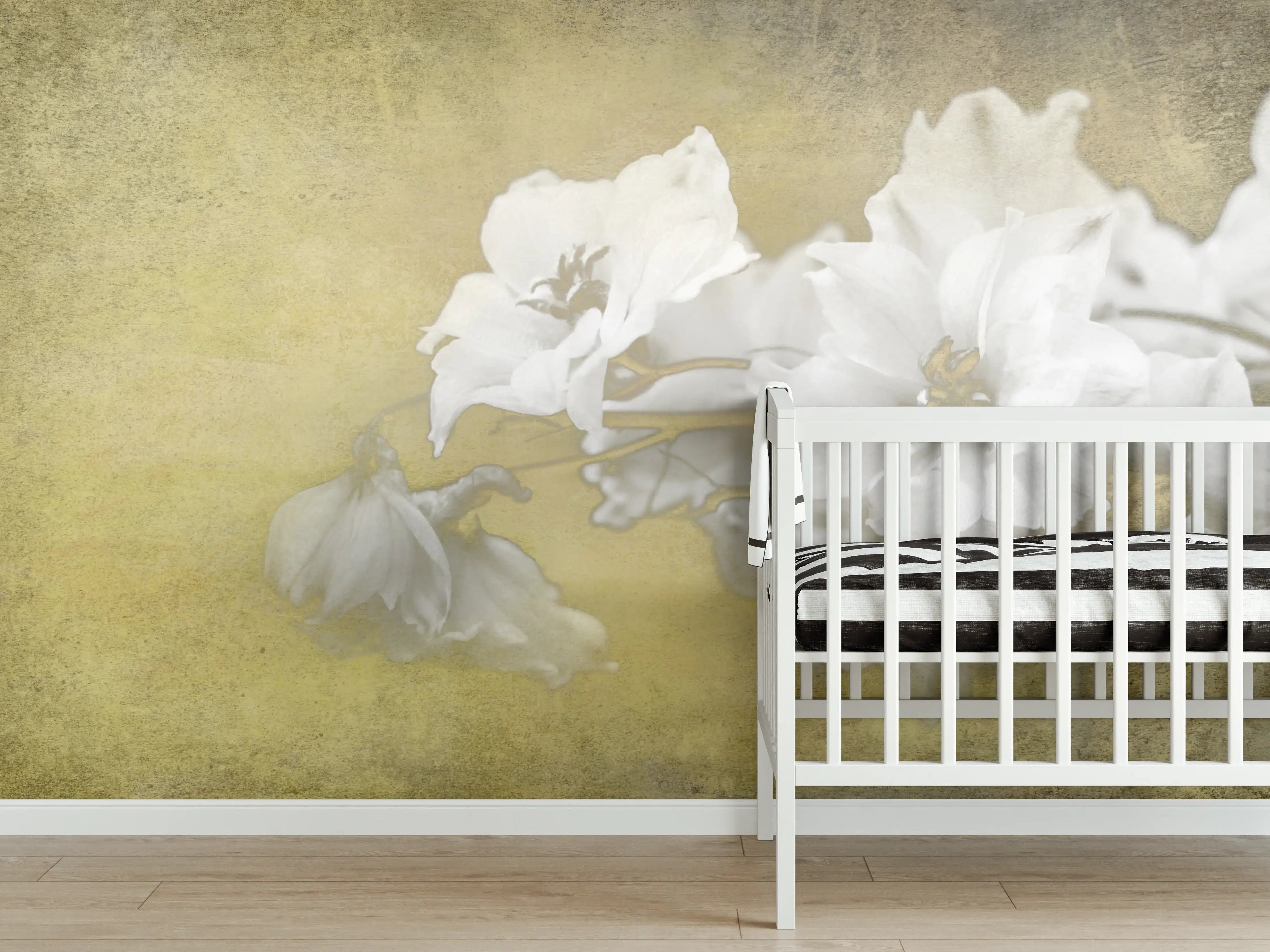 Babyzimmer Wandgestaltung - weiße Blumen auf goldenem Hintergrund