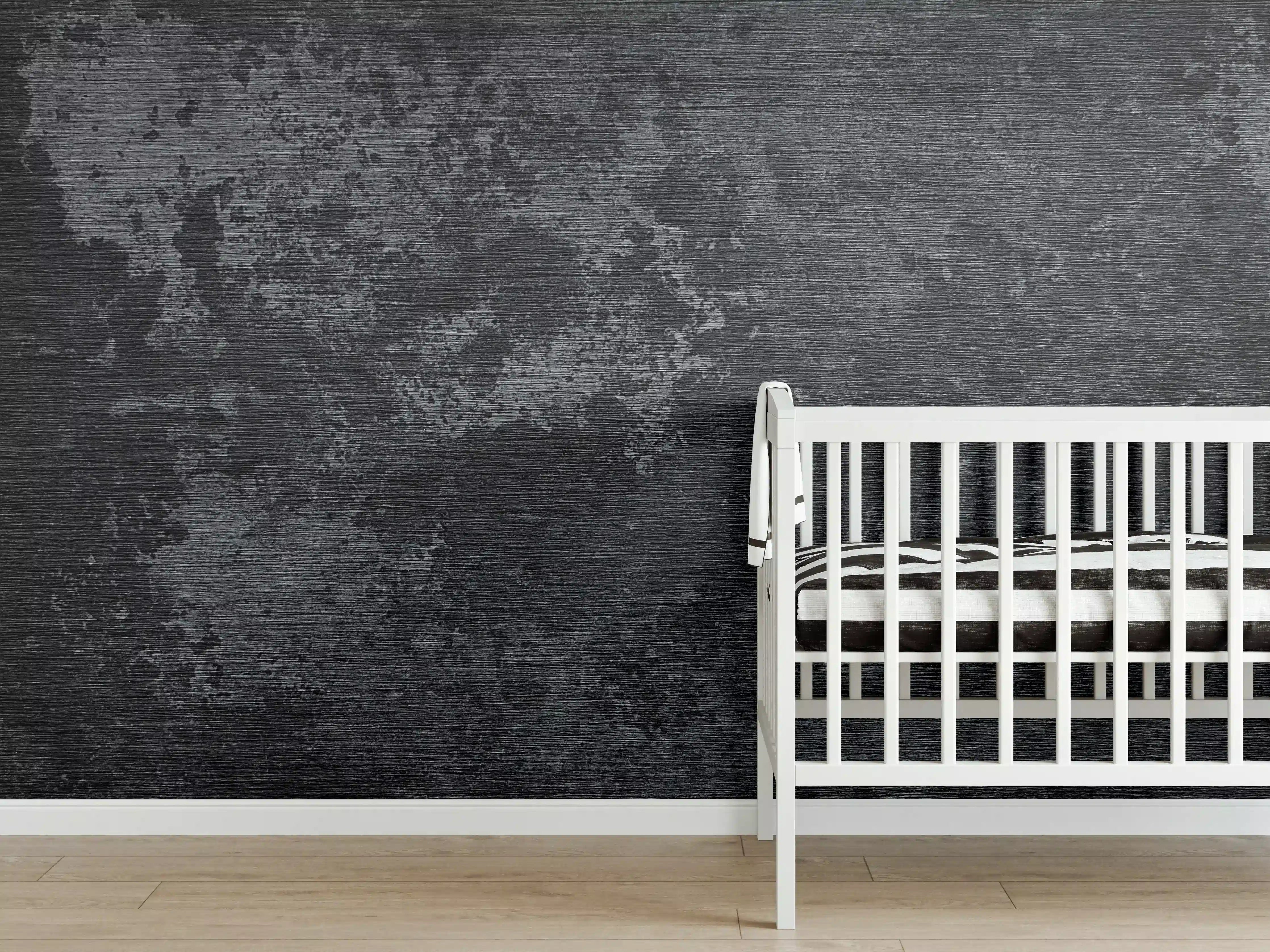 Babyzimmer Wandgestaltung - wild gebürstetes Metall