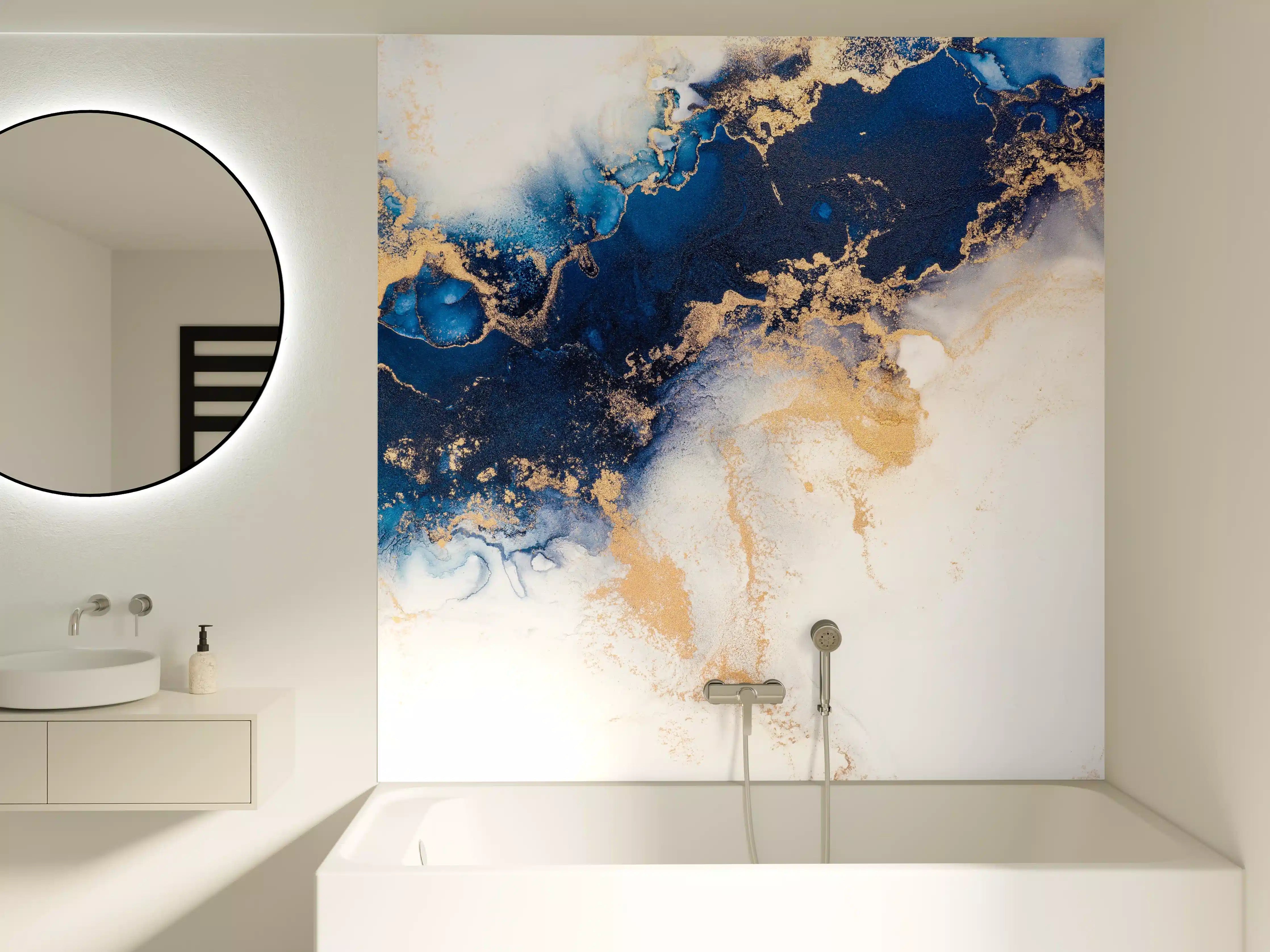 Badewannen-Rückwand - Abstrakte Marmortinte in Blau-Gold