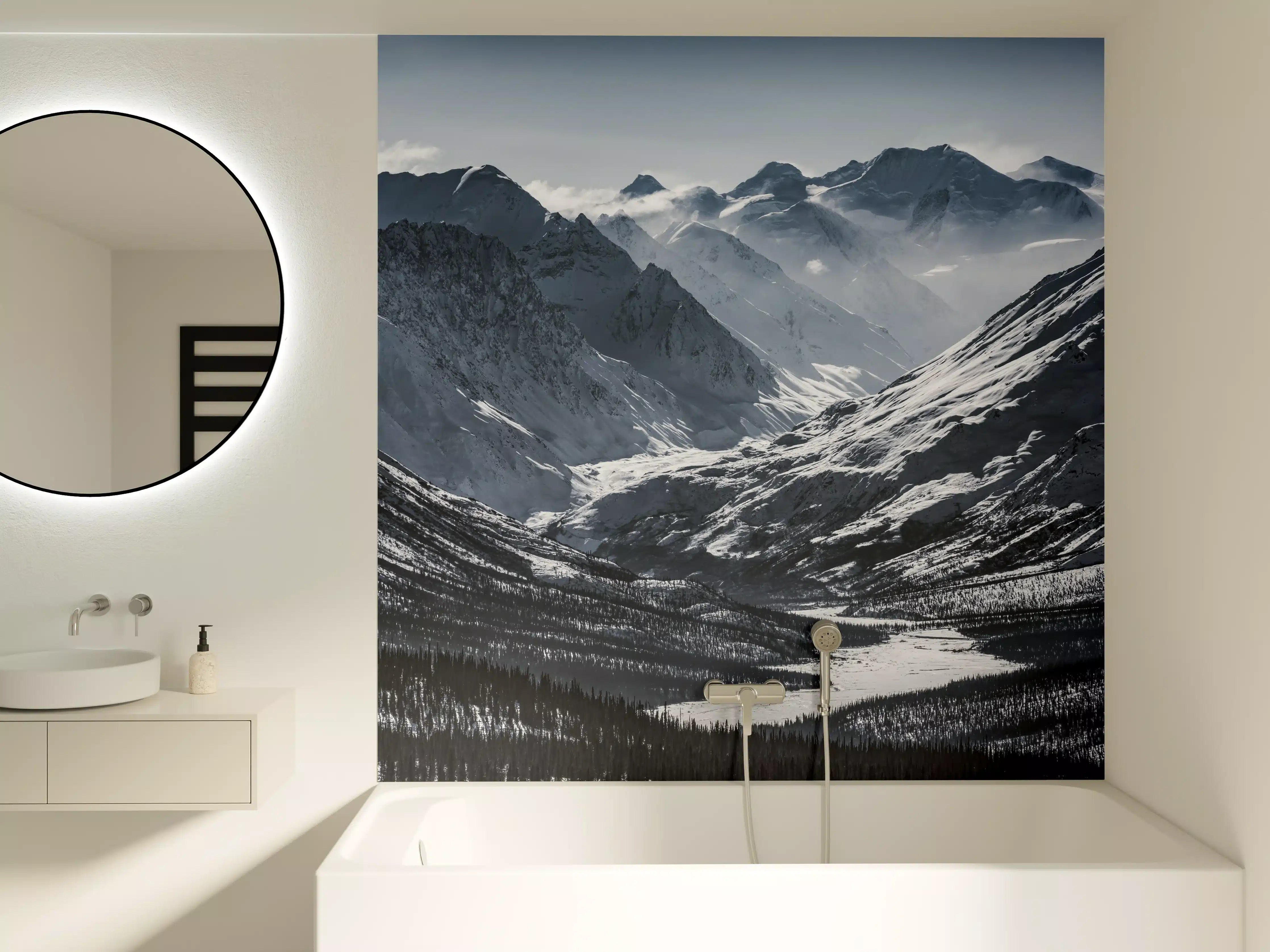 Badewannen-Rückwand - Alaskas Bergwelt in Weiß-Grau