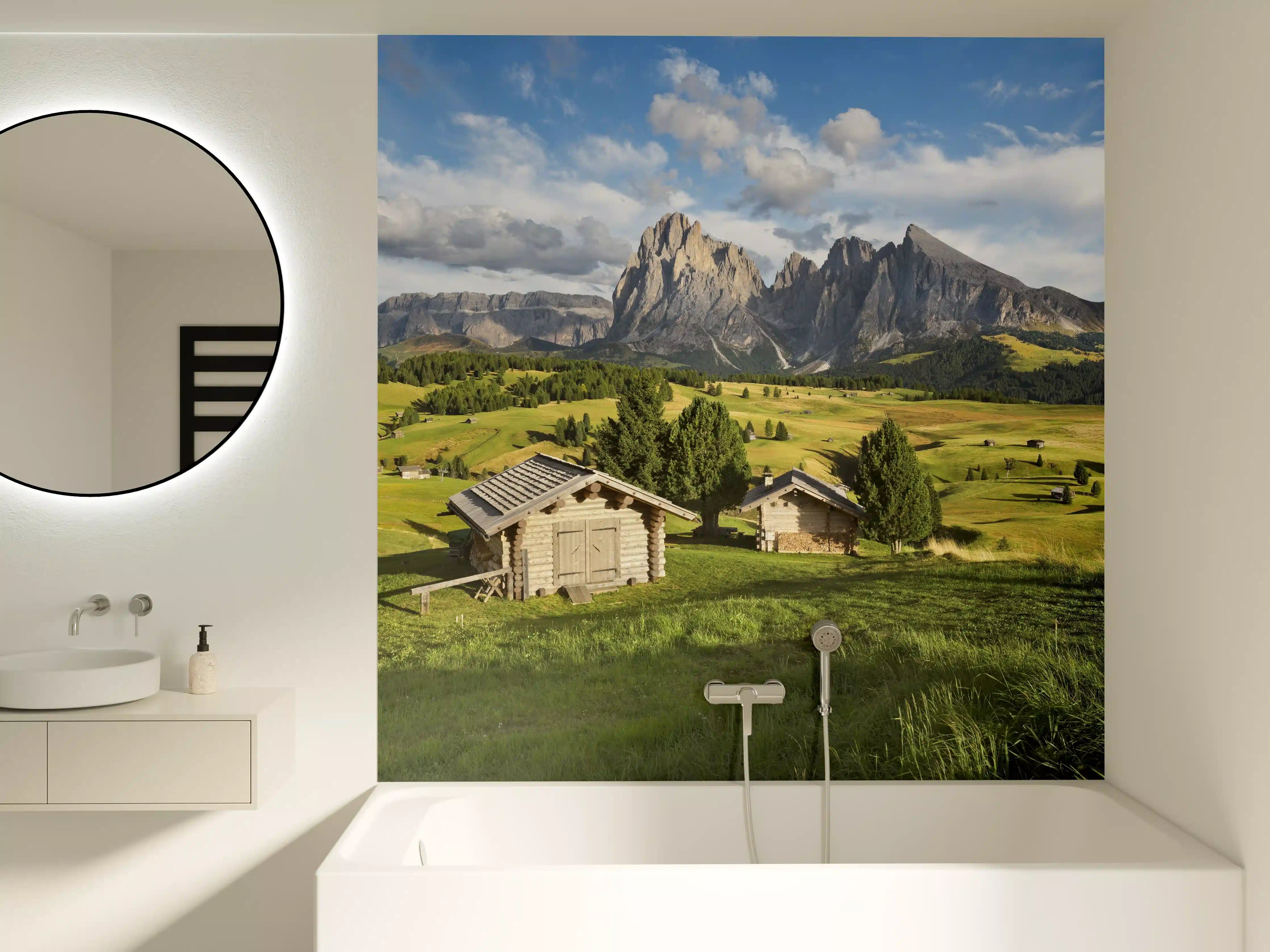 Badewannen-Rückwand - Alpenidylle mit grünen Wiesen