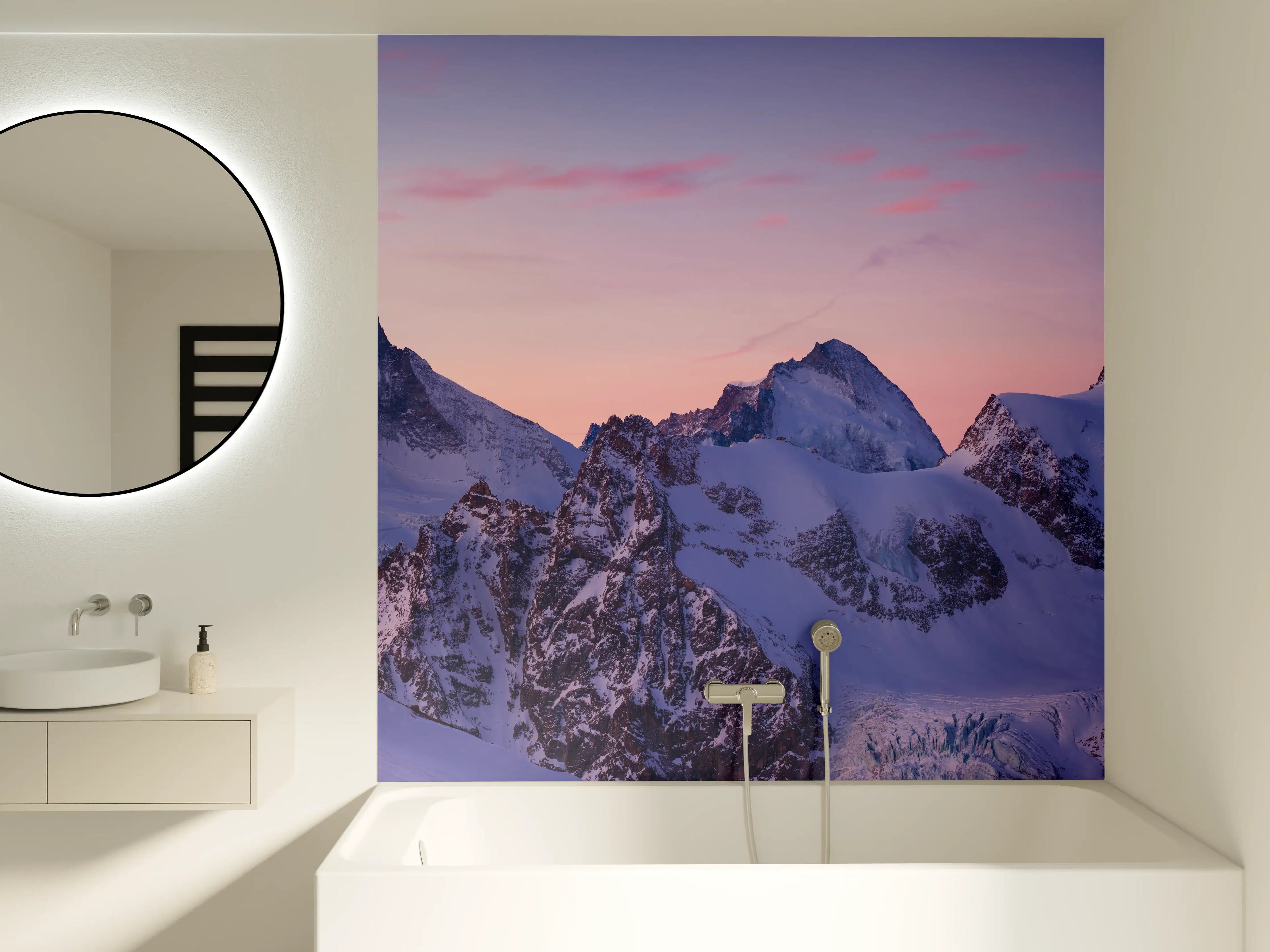 Badewannen-Rückwand - Alpenpanorama Sonnenuntergang Weiß-Rosa