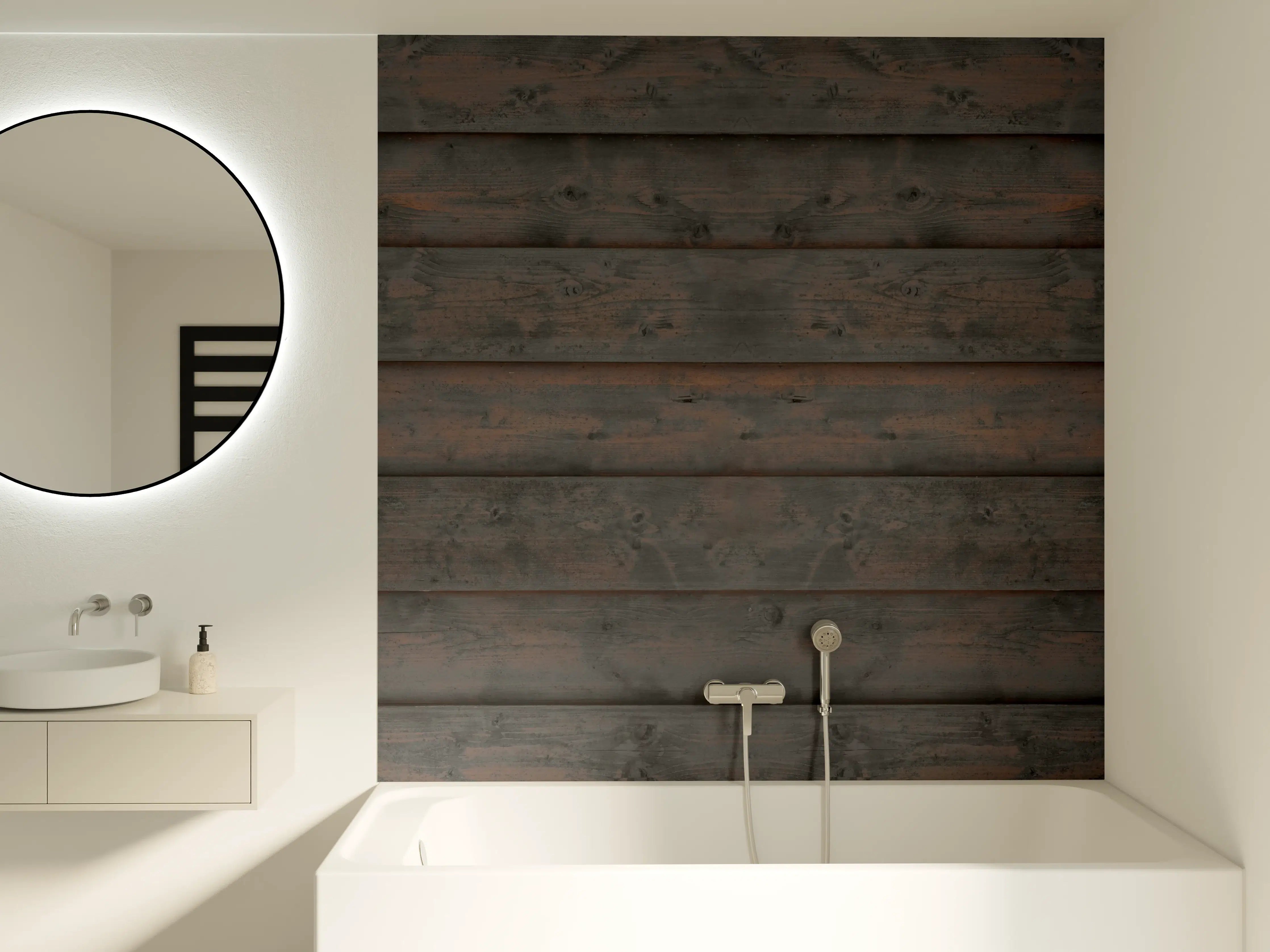 Badewannen-Rückwand - Alt braun lackierte Holzbretter