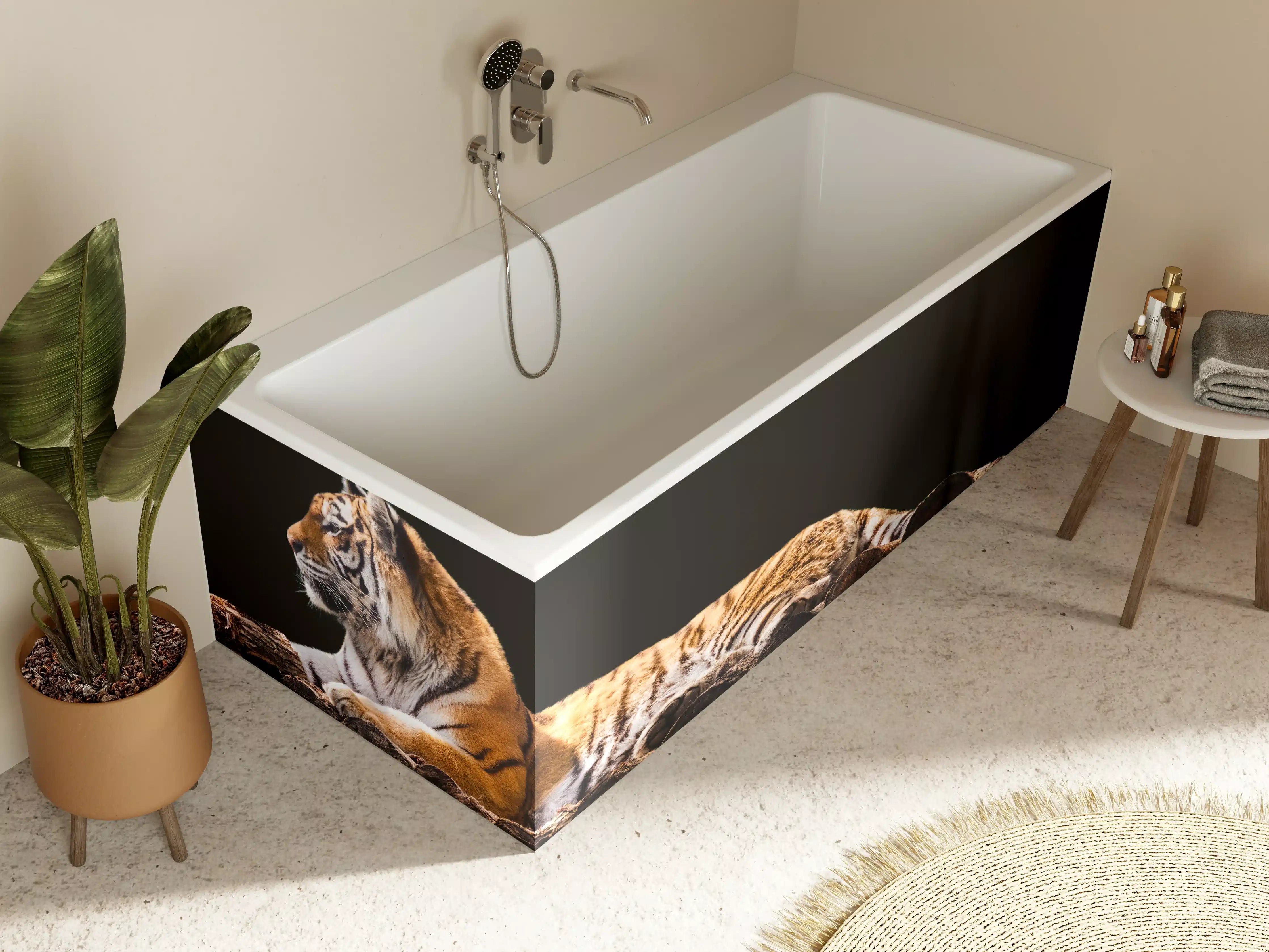 Badewannen-Rückwand - Amurtiger liegend auf Holzdeck mit Schwarzem Hintergrund