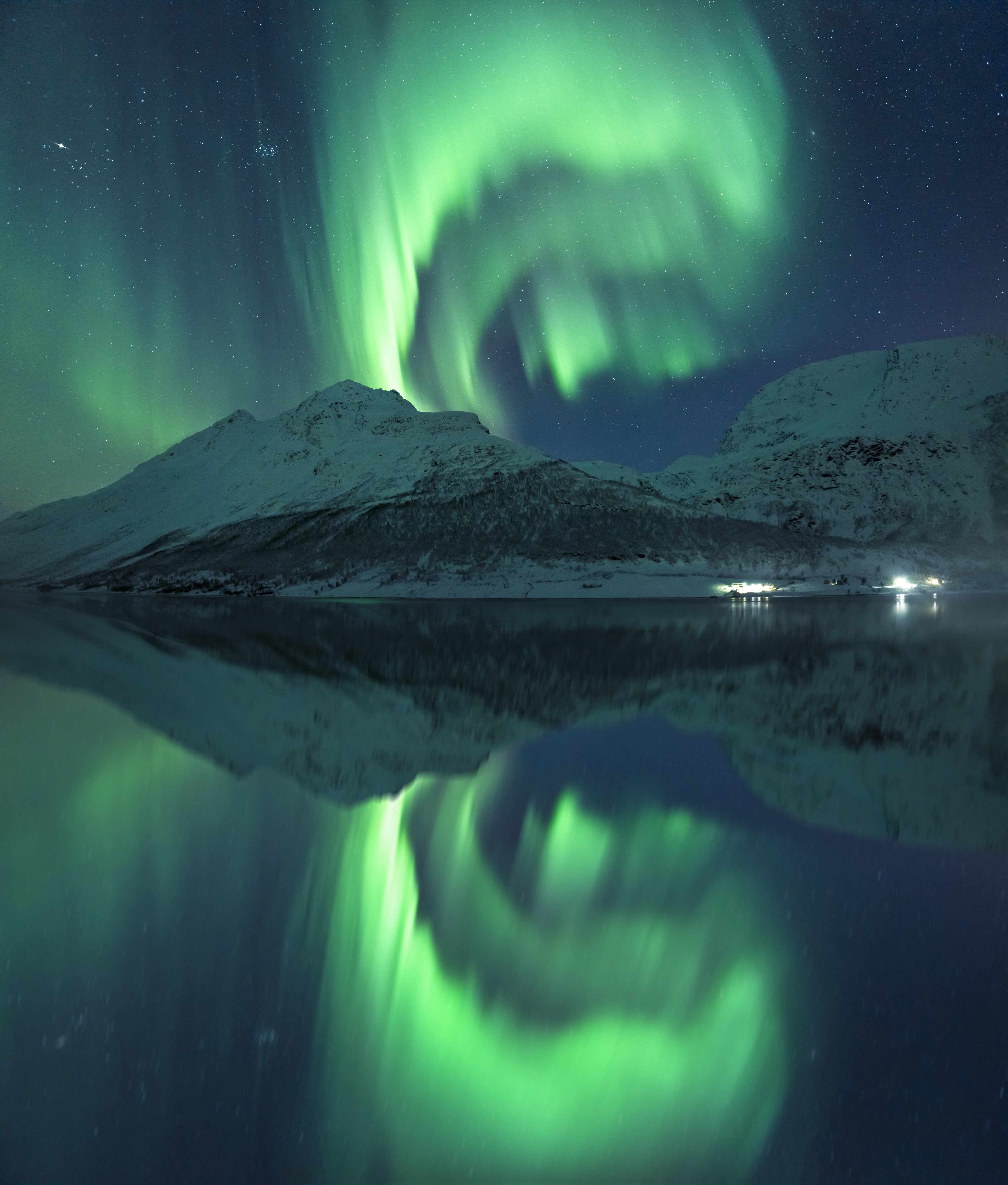 Badewannen-Rückwand-Aurora Borealis Reflexion