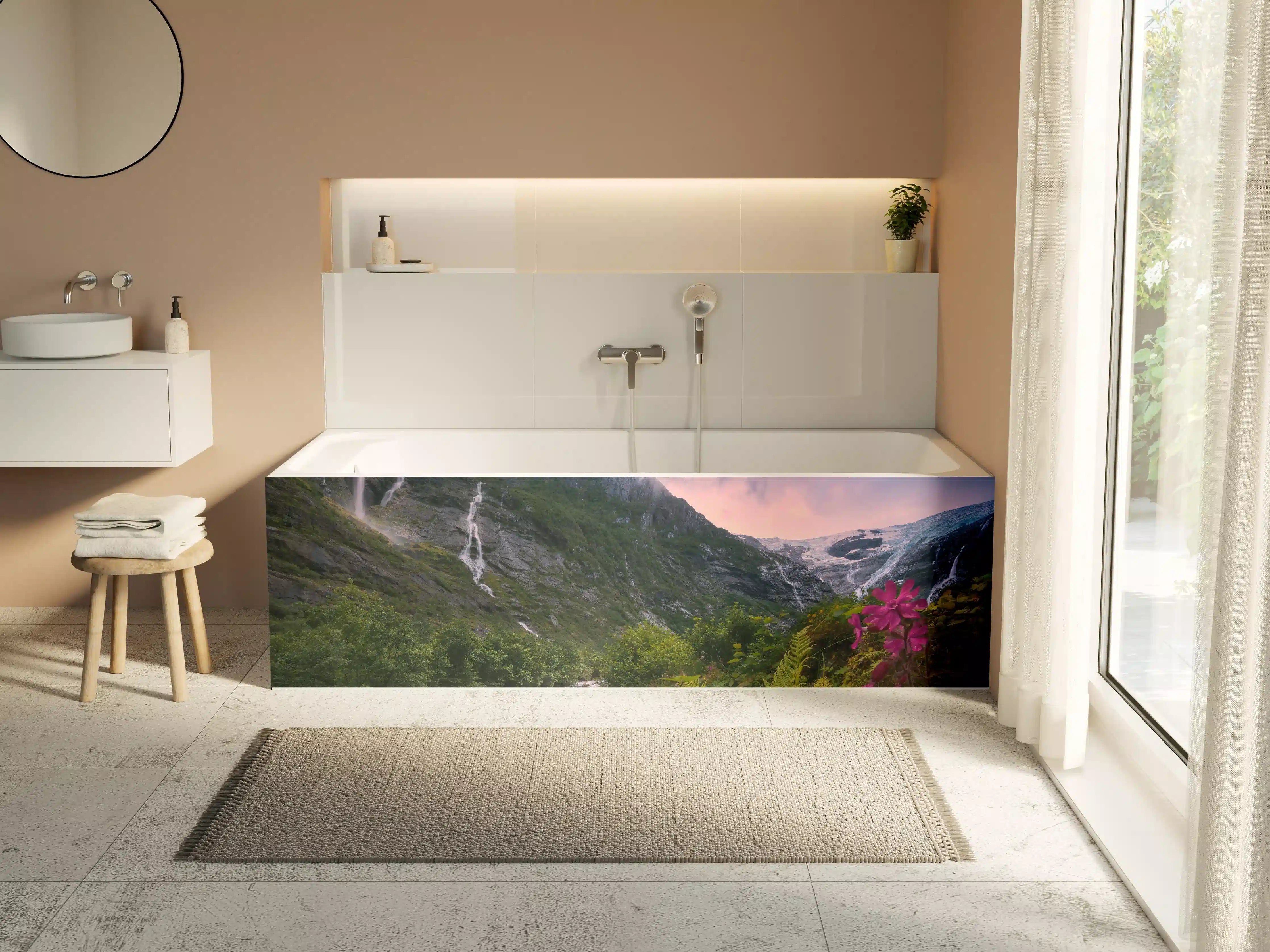 Badewannen-Rückwand - Berglandschaft Norwegens mit Wasserfällen