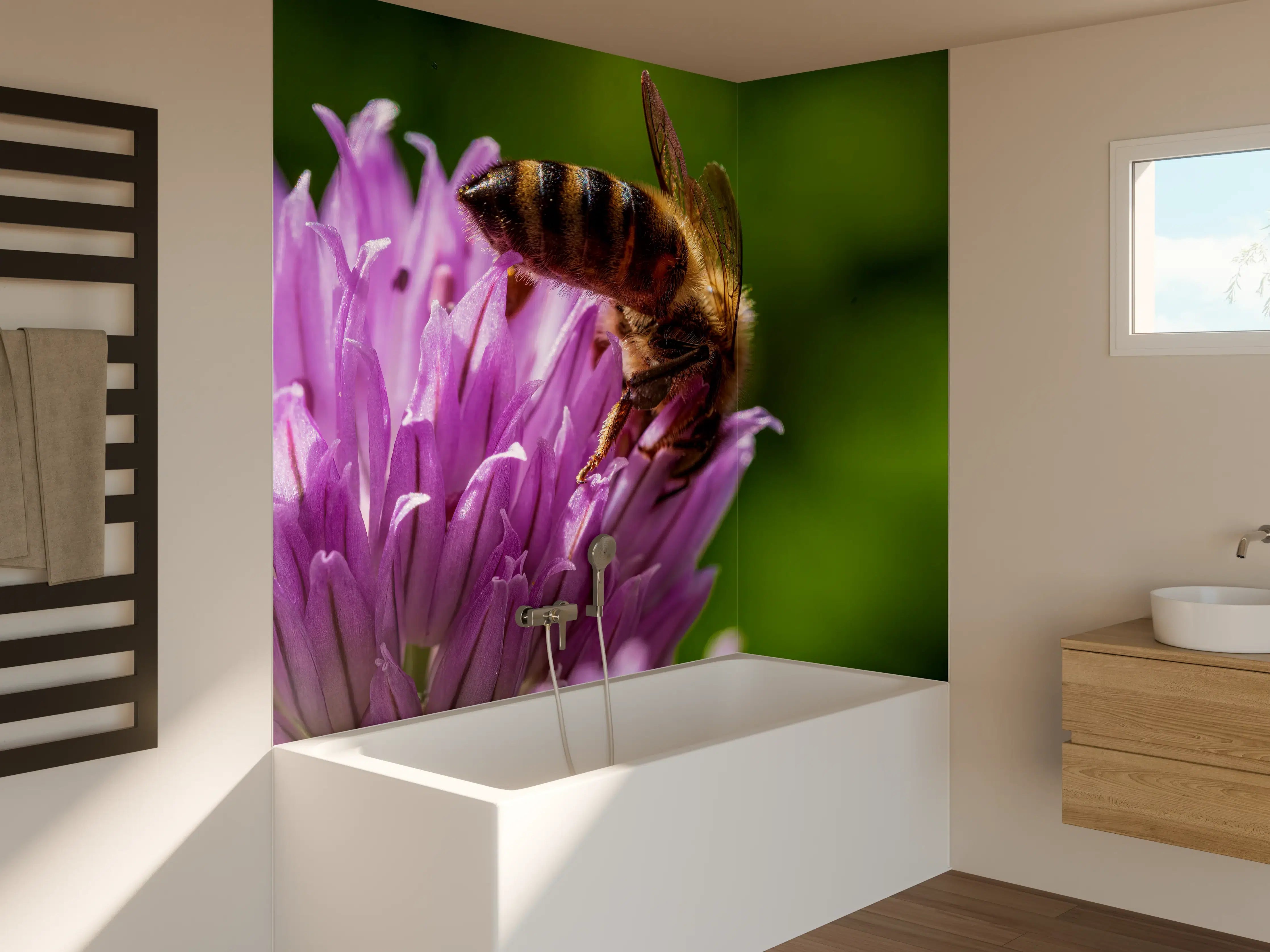 Badewannen-Rückwand - Biene auf Lila Blüte Makro