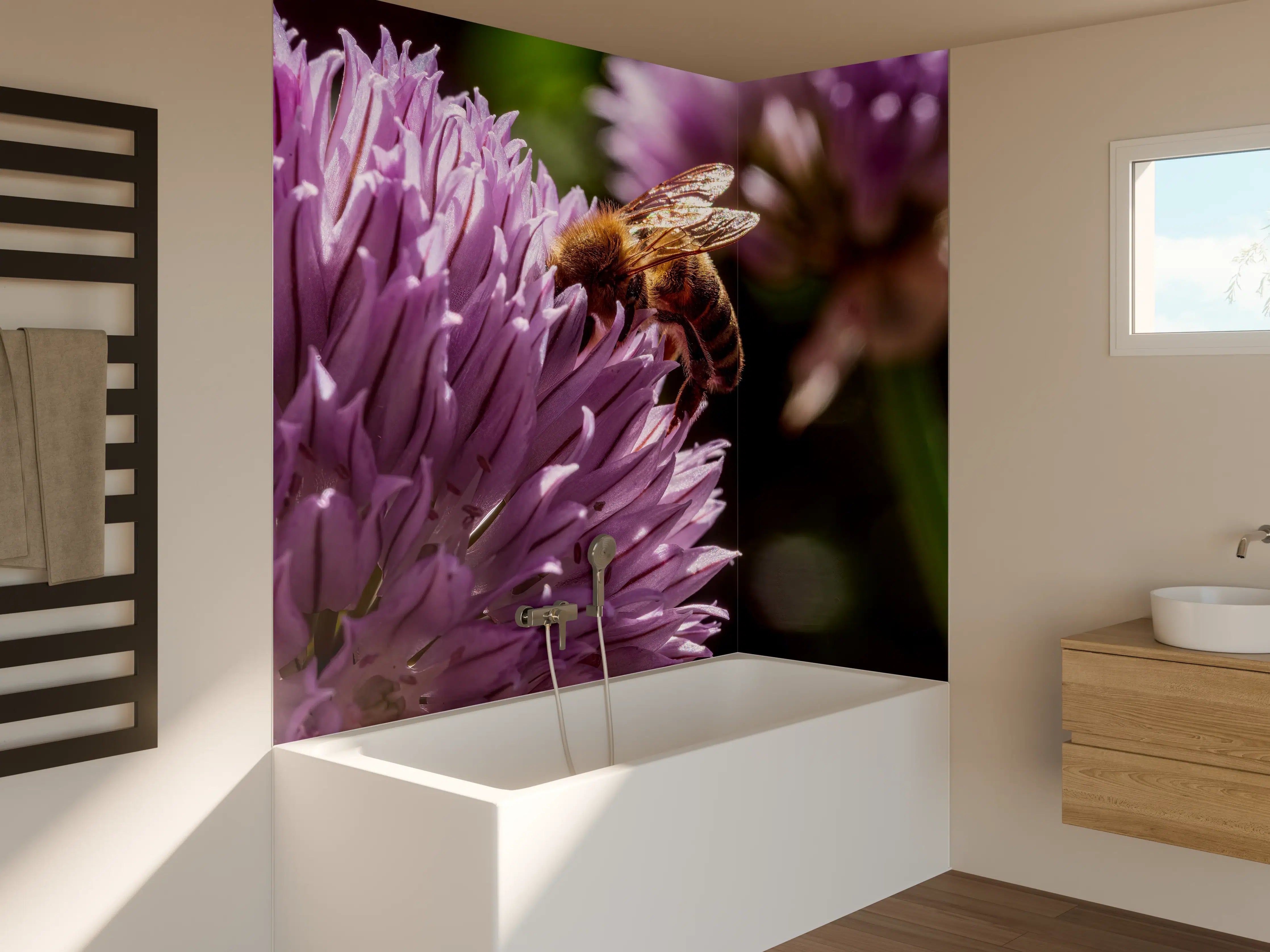 Badewannen-Rückwand - Bienenflug Lila Blütenpracht