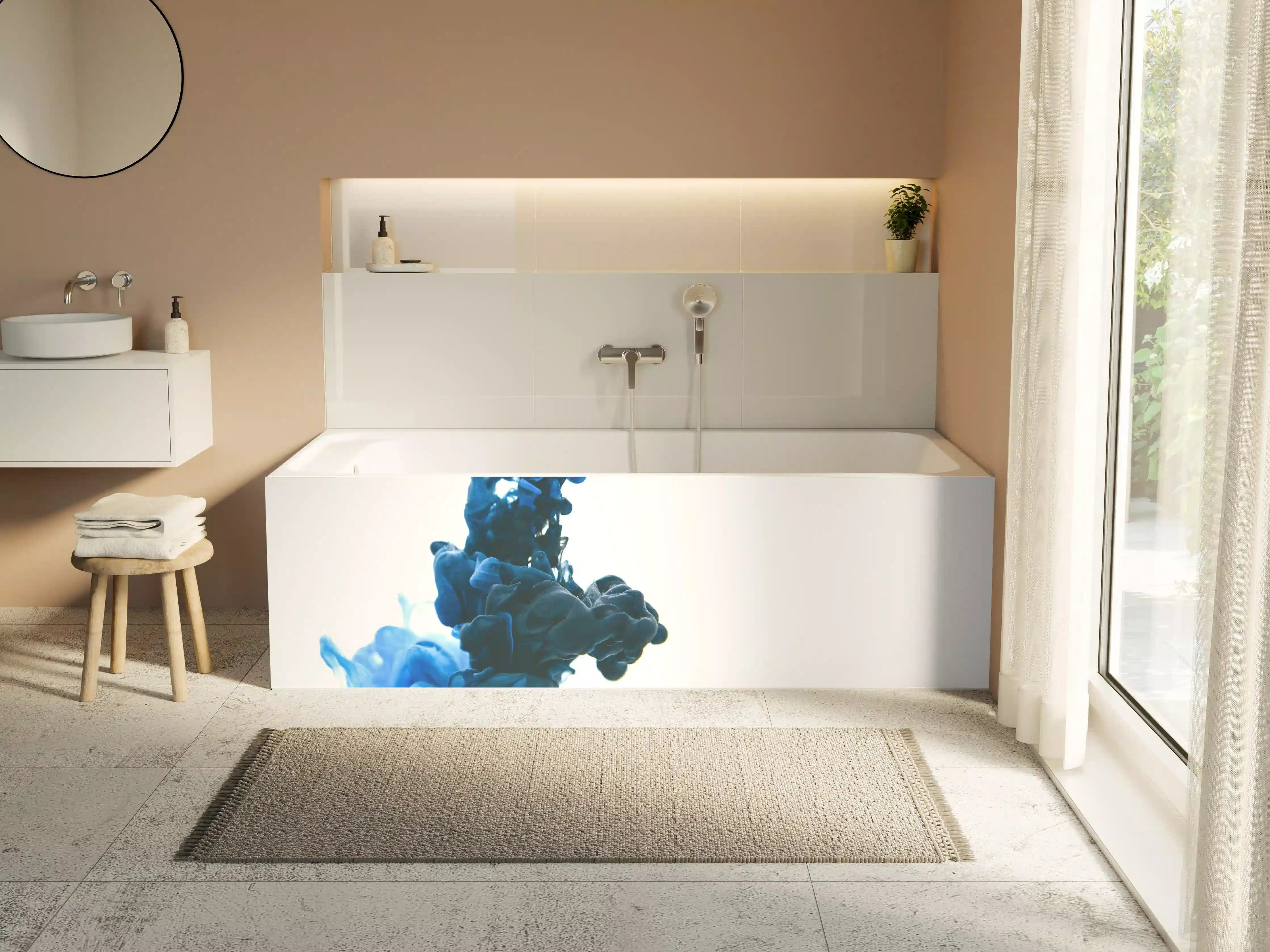 Badewannen-Rückwand - Bläuliche Tinte im Wasser 