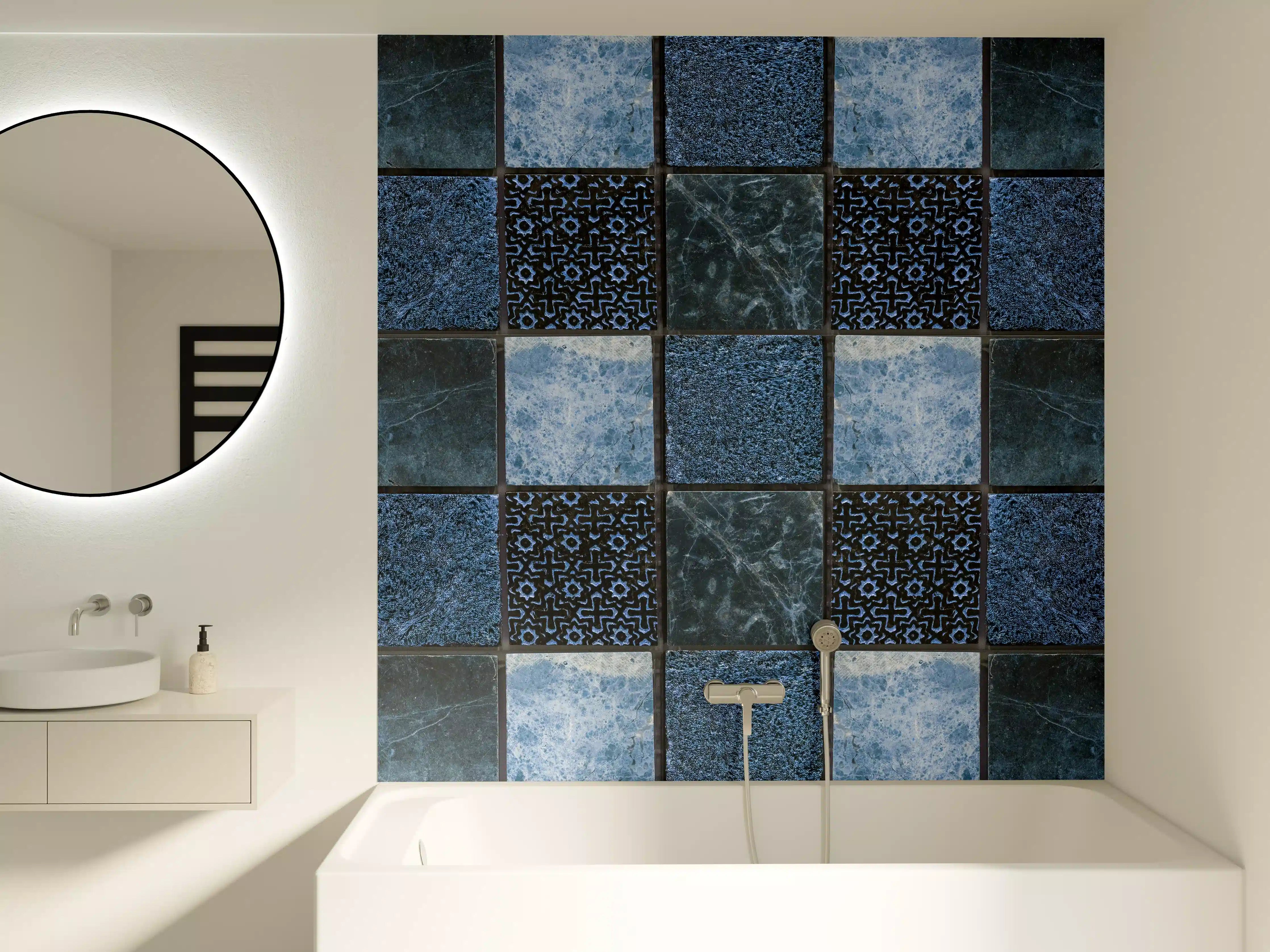 Badewannen-Rückwand - Bläuliche quadratische Mosaiktextur