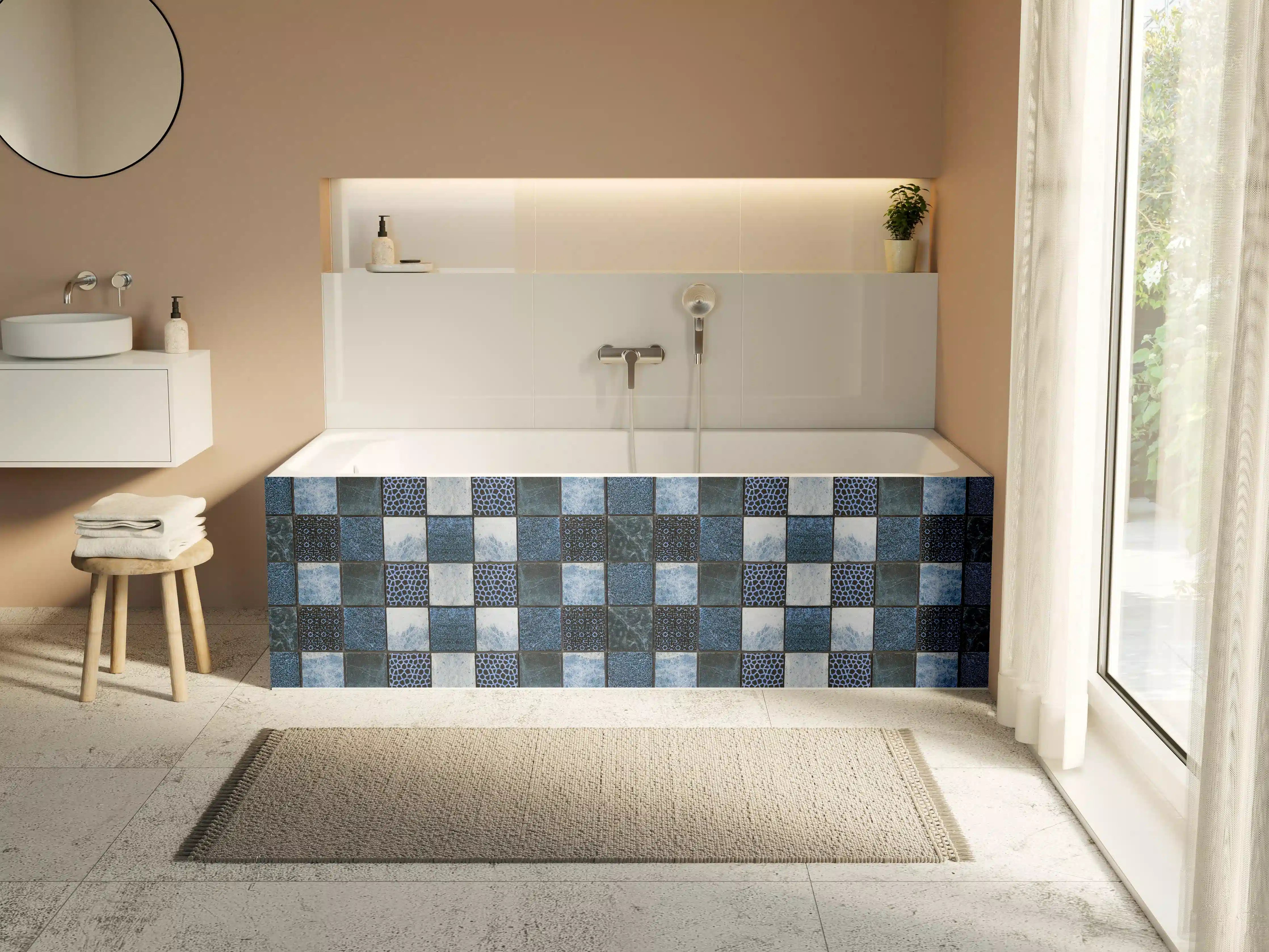 Badewannen-Rückwand - Bläuliche quadratische Mosaiktextur