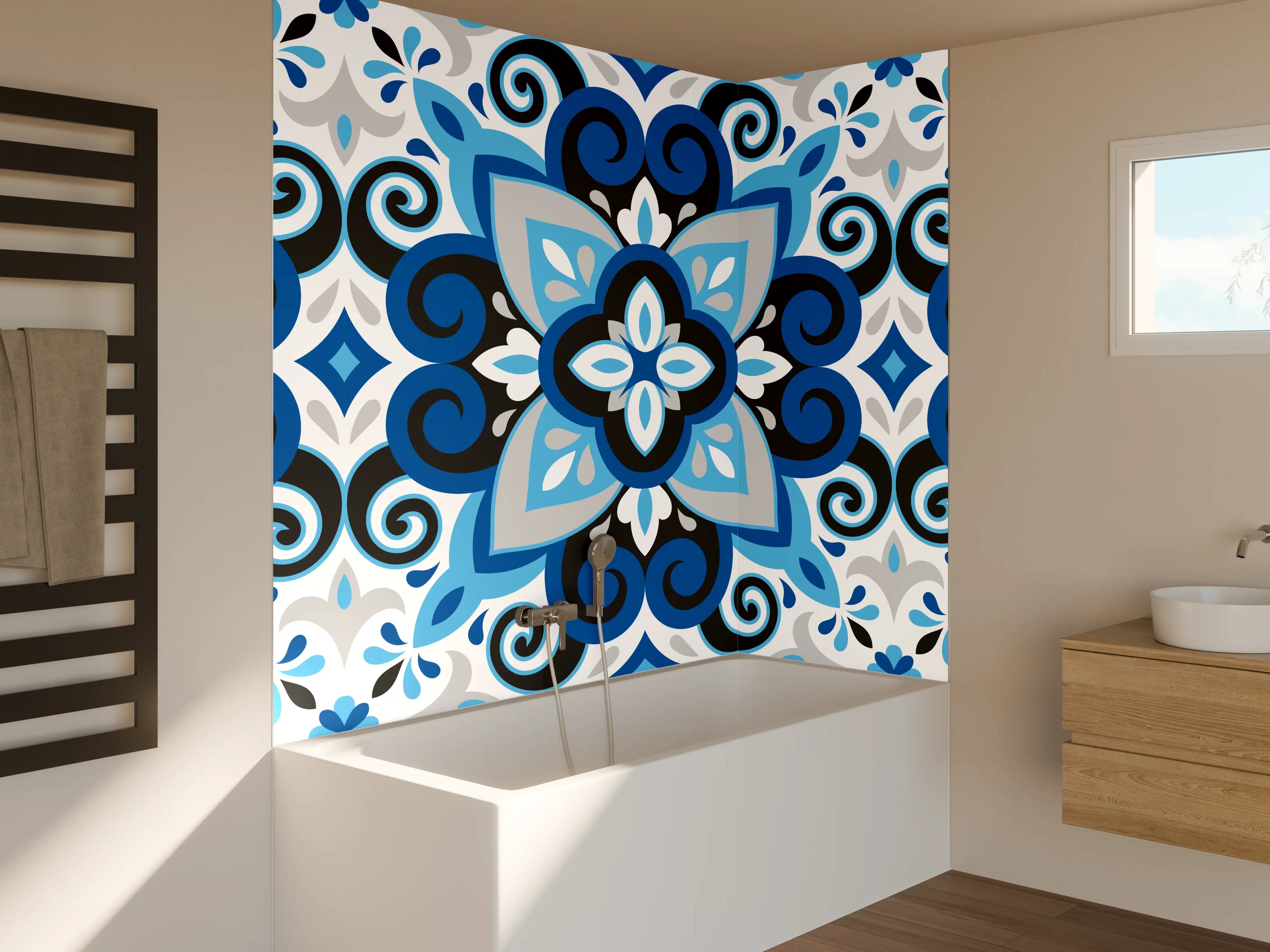 Badewannen-Rückwand - Blau-weißes Musterdesign mit subtilen Grautönen