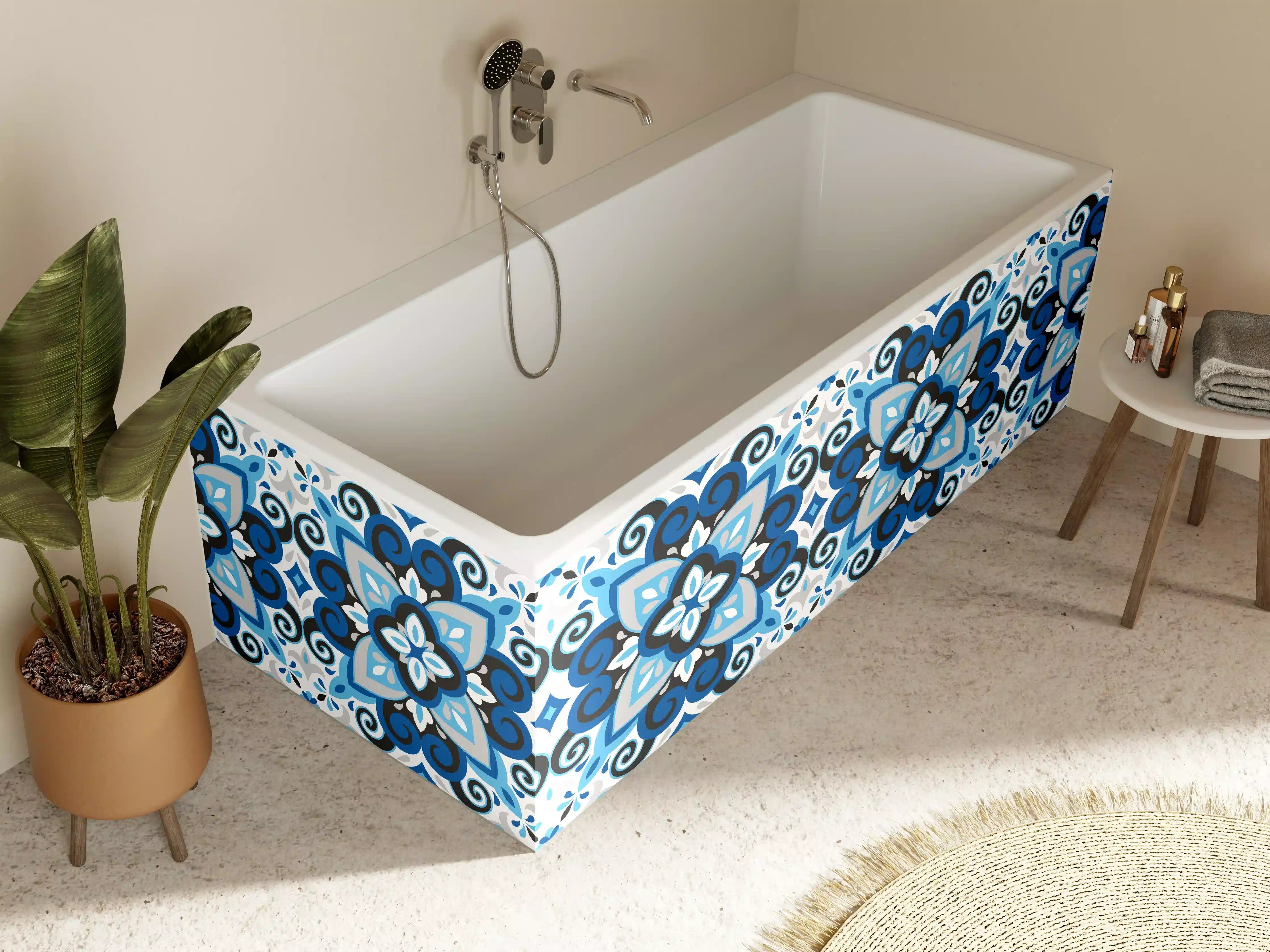 Badewannen-Rückwand - Blau-weißes Musterdesign mit subtilen Grautönen
