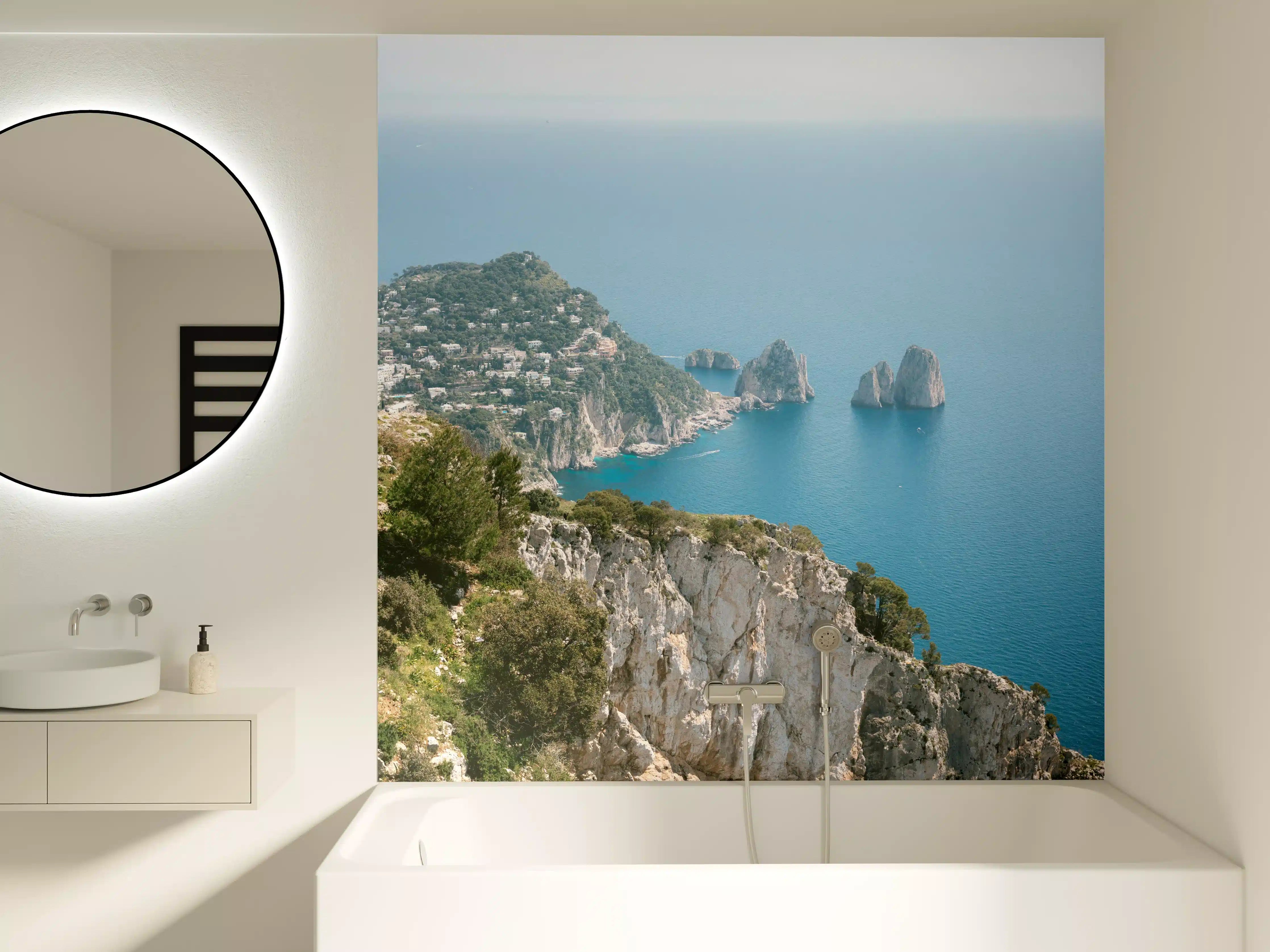 Badewannen-Rückwand - Blaues Meer an Italiens Küste
