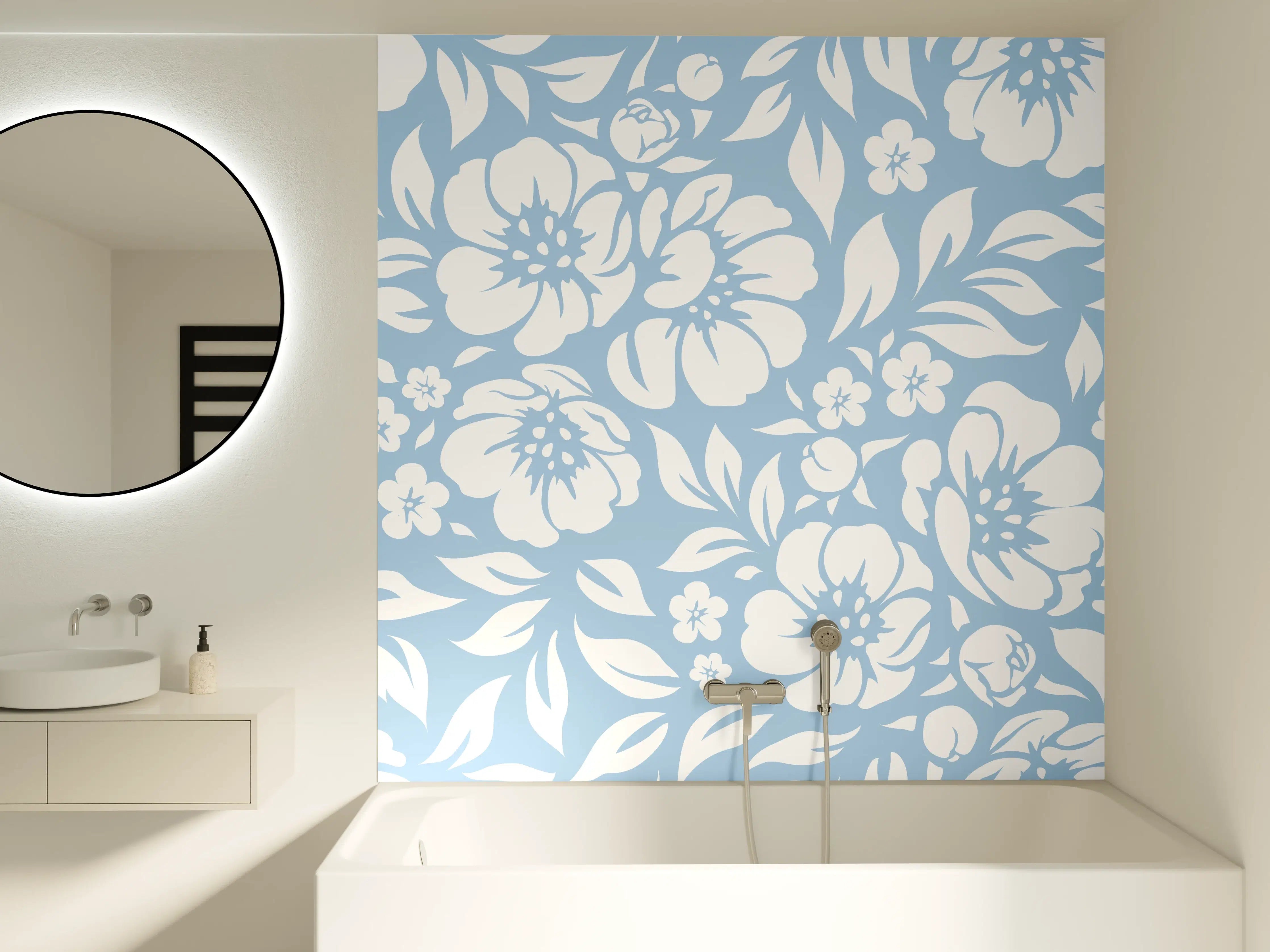 Badewannen-Rückwand - Blumendesign in Blau und Weiß