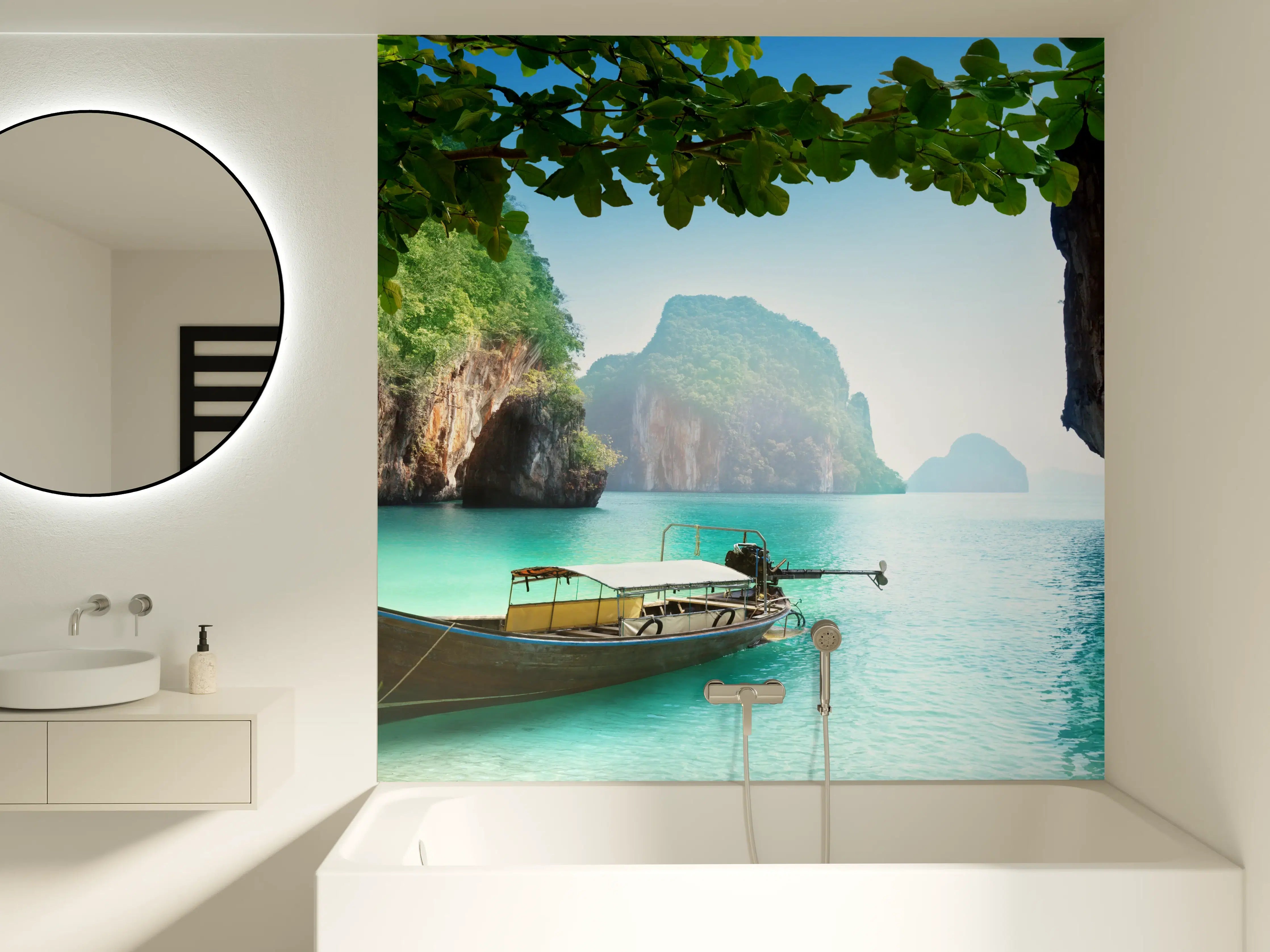 Badewannen-Rückwand - Boot auf kleiner Insel in Thailand