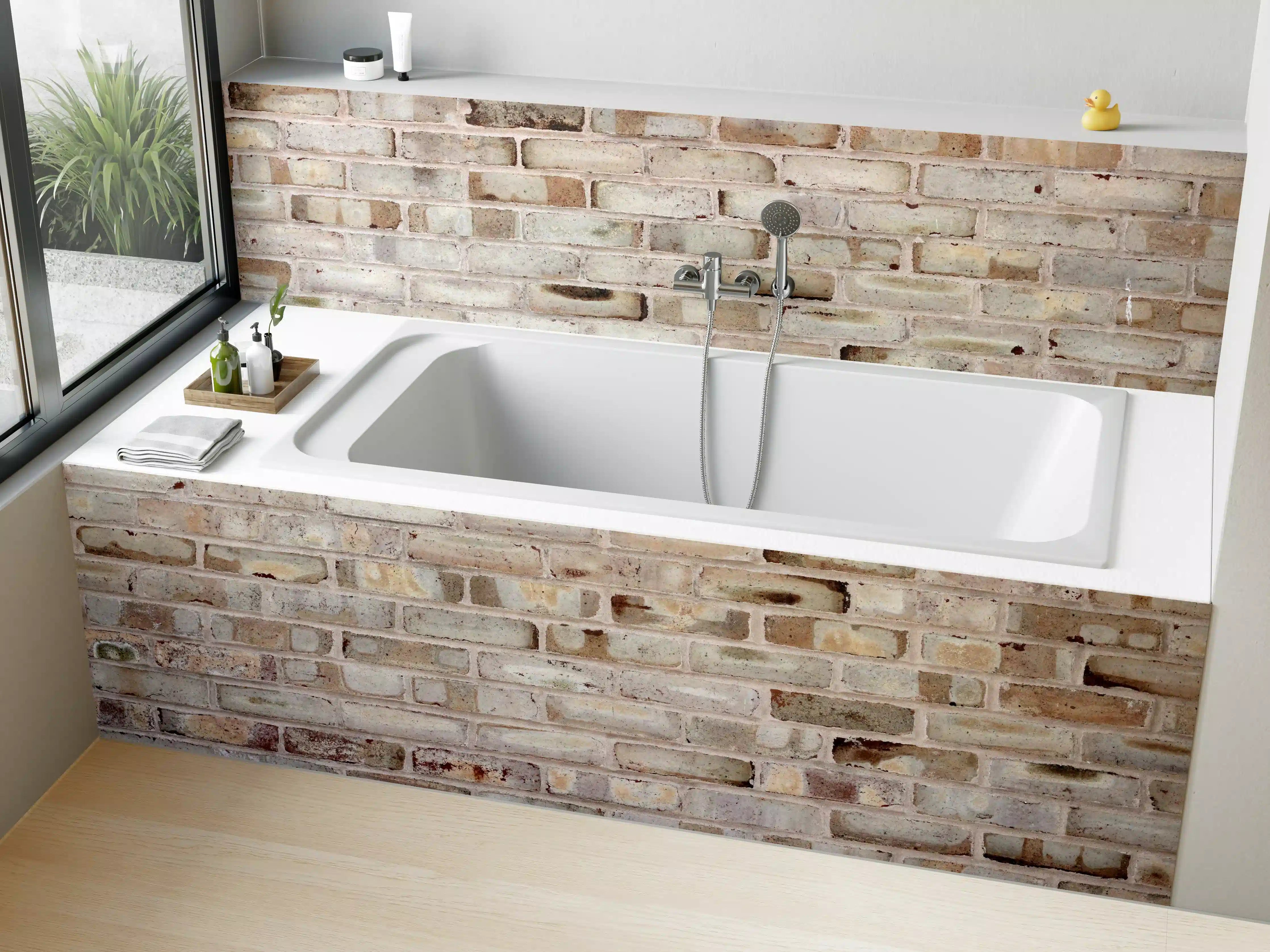 Badewannen-Rückwand - Braune verschimmelte Ziegelmauer