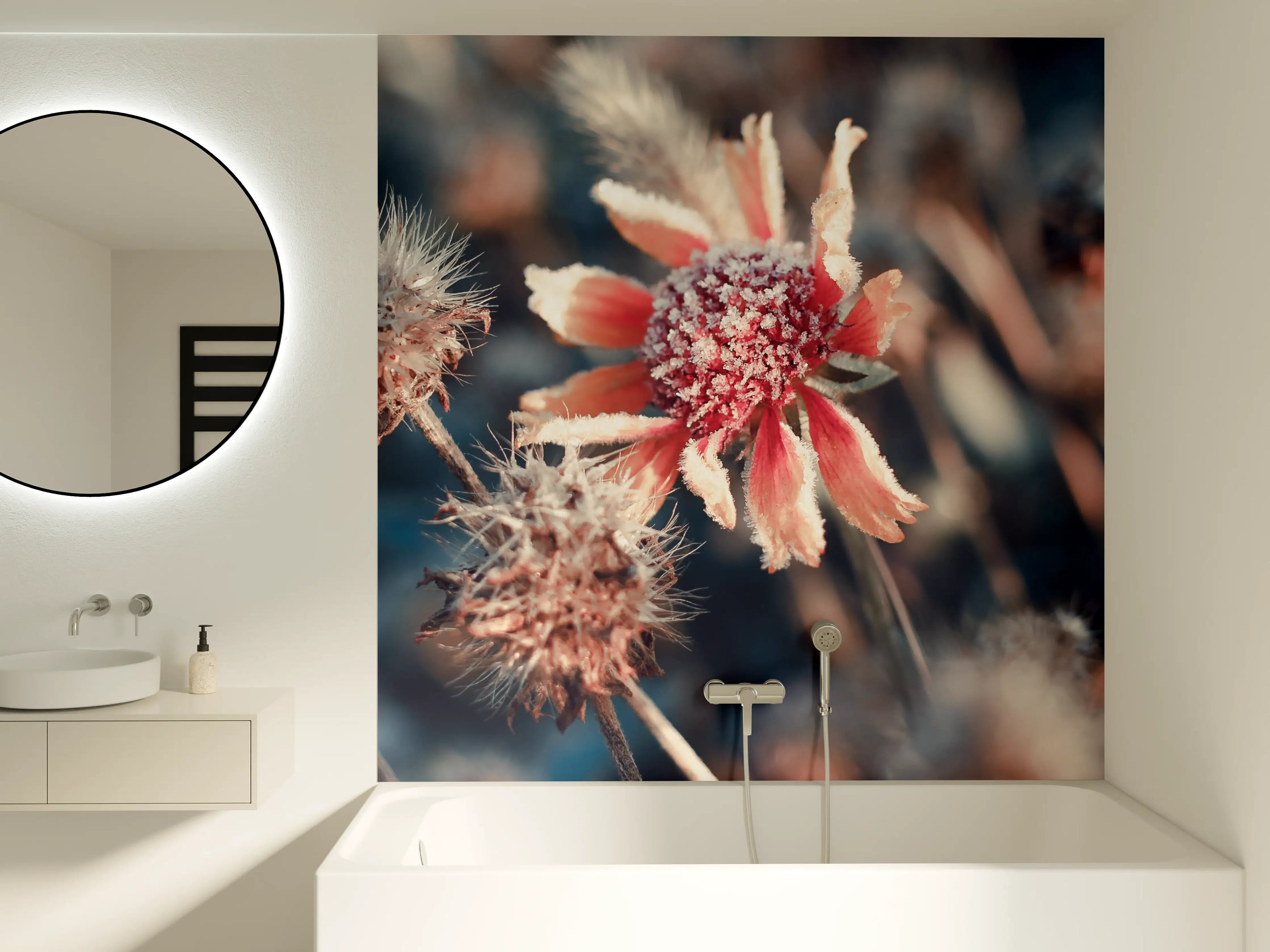 Badewannen-Rückwand - Bunte Blumen und Pflanzen im Fokus