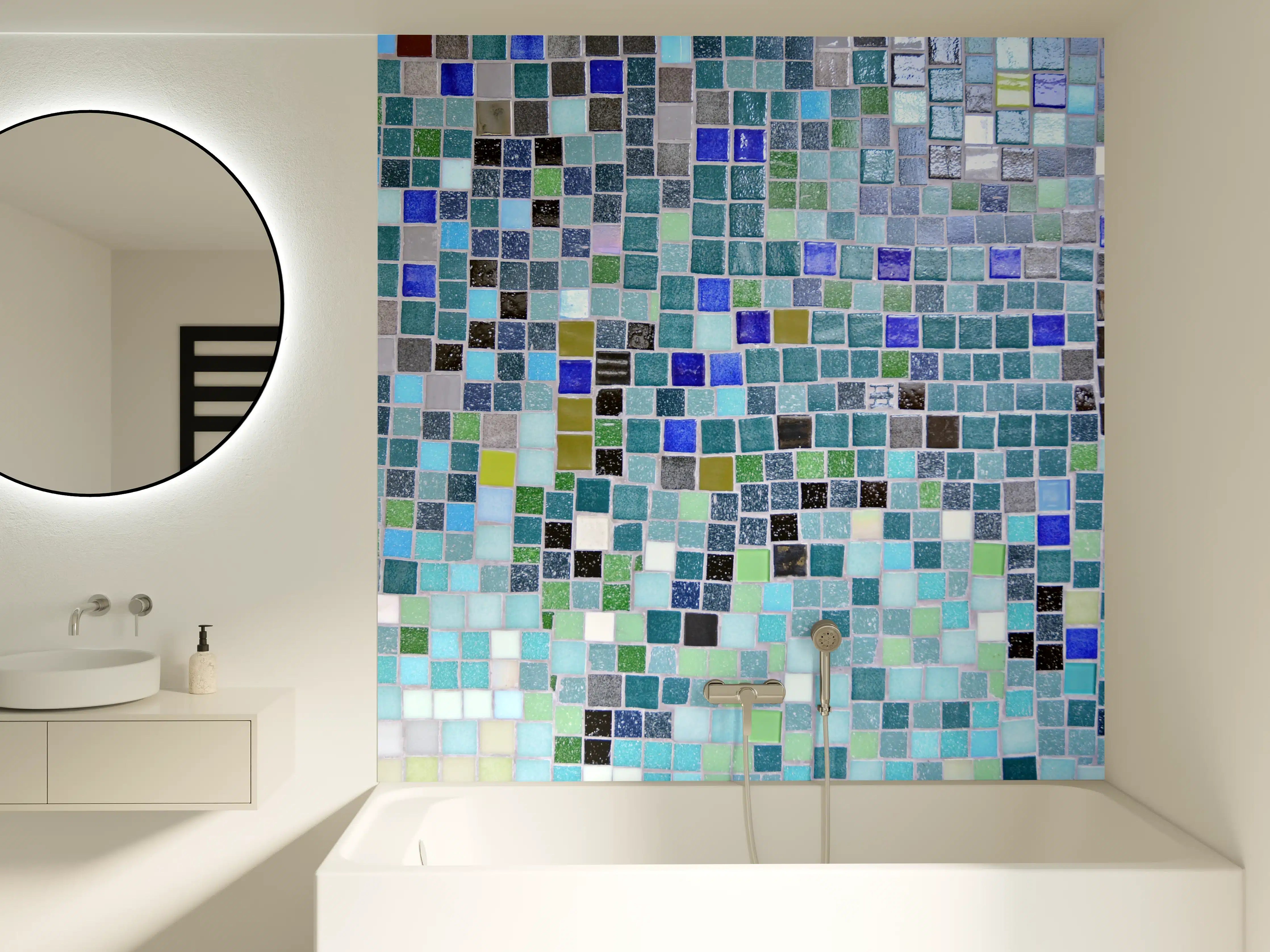 Badewannen-Rückwand - Bunte Mosaikfliesen-Wand