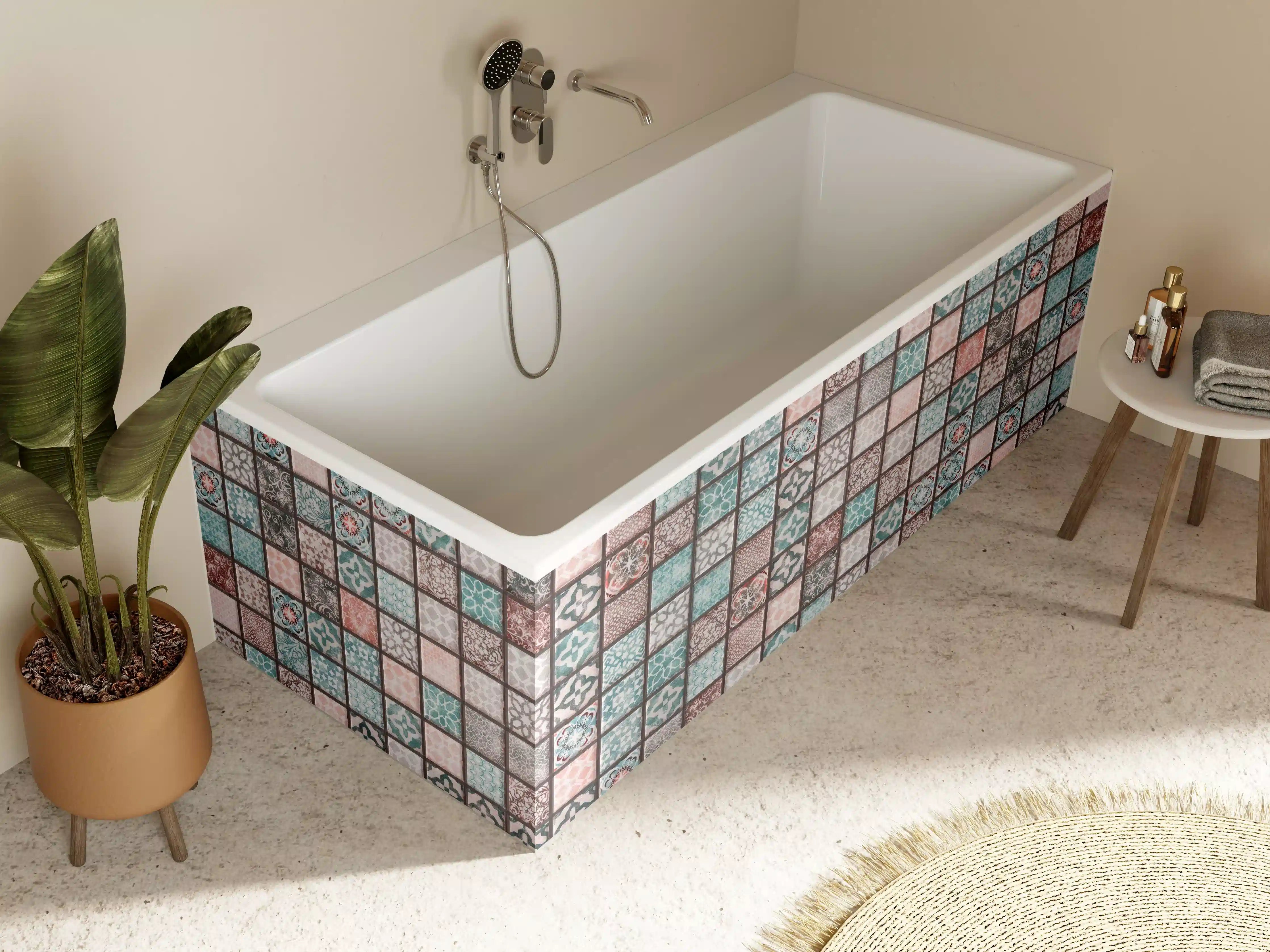 Badewannen-Rückwand - Bunte Mosaikfliesen mit geometrischen Mustern