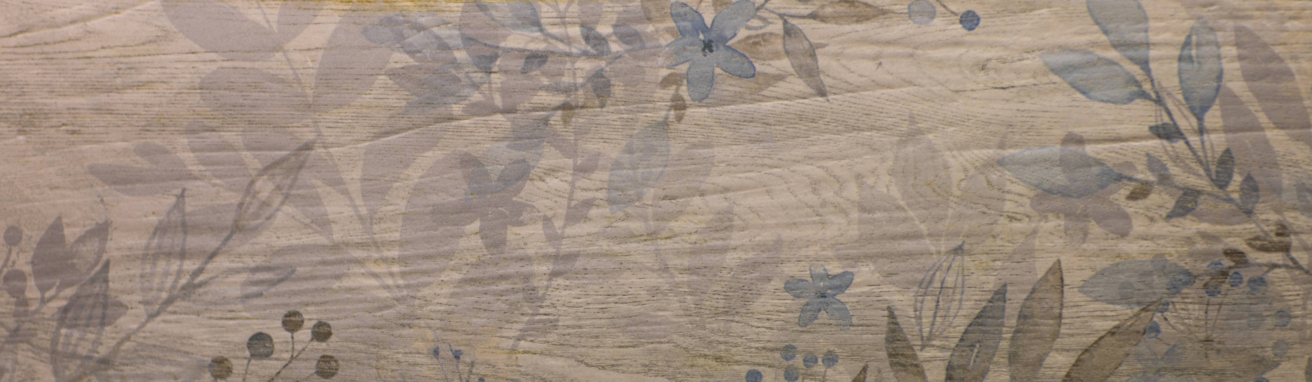 Badewannen-Rückwand-Dezenter Holzdesign mit floralen Akzenten
