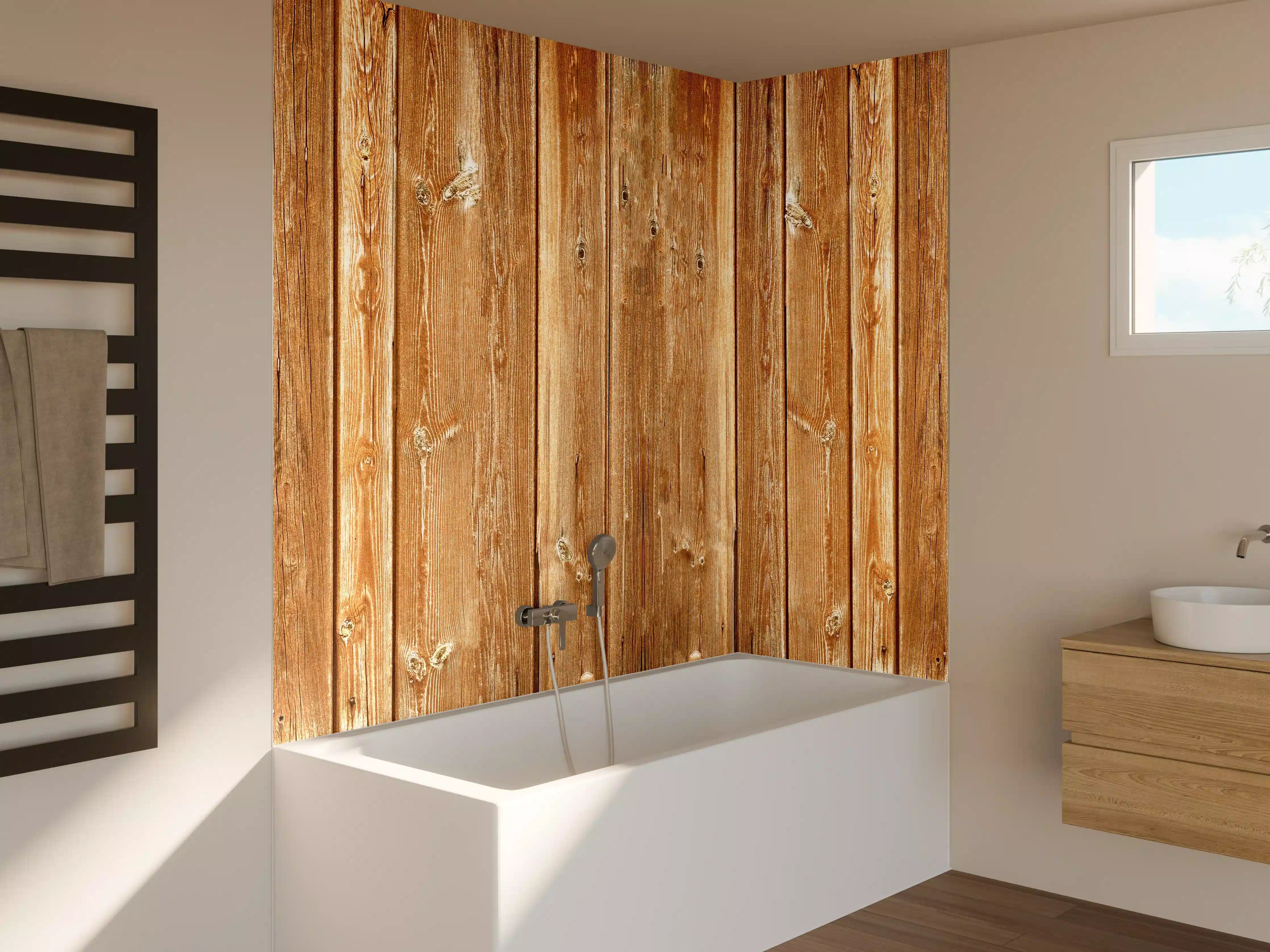 Badewannen-Rückwand - Dünne vertikale Holzplatten