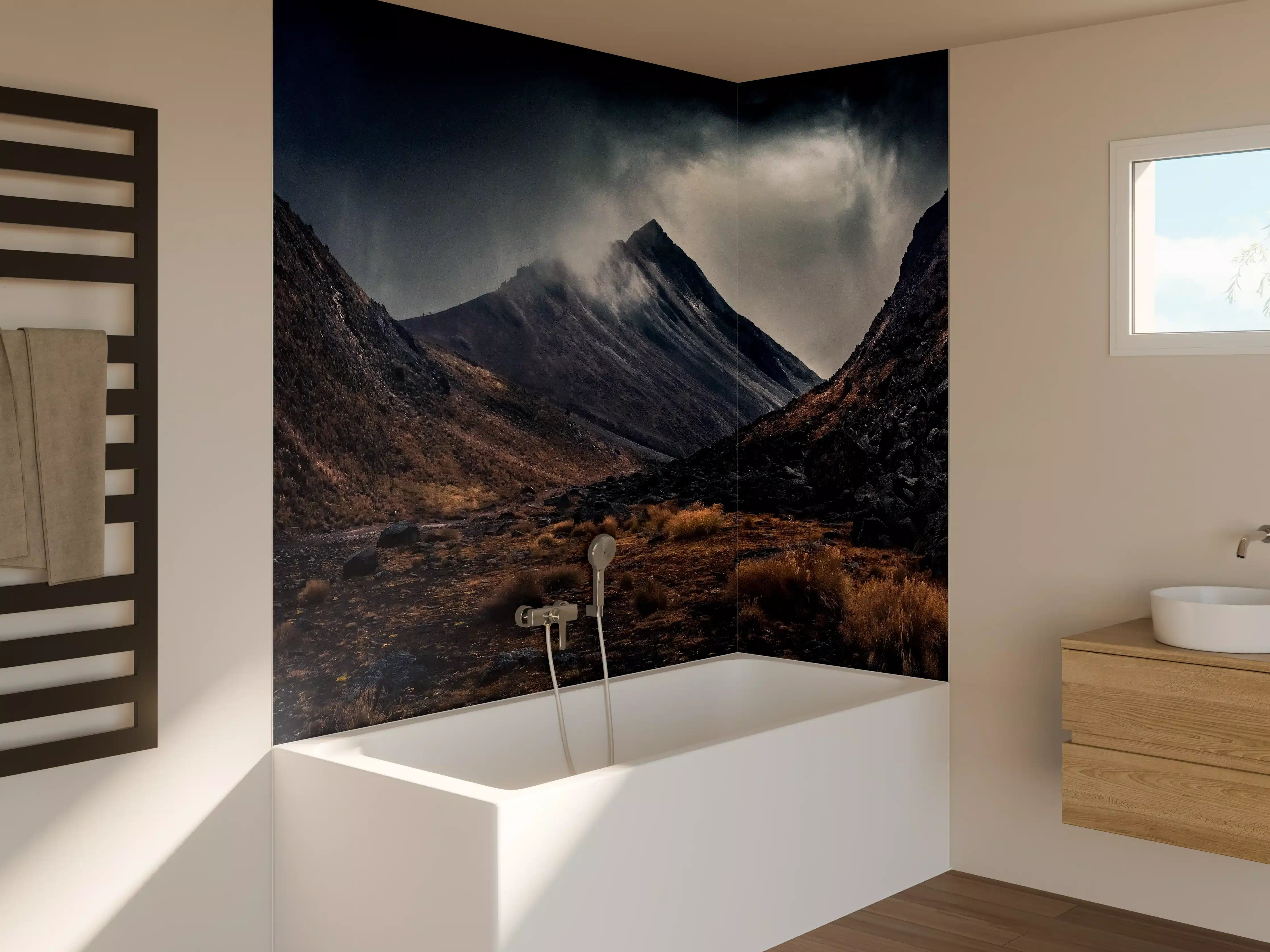 Badewannen-Rückwand - Düstere Berglandschaft Naturdrama