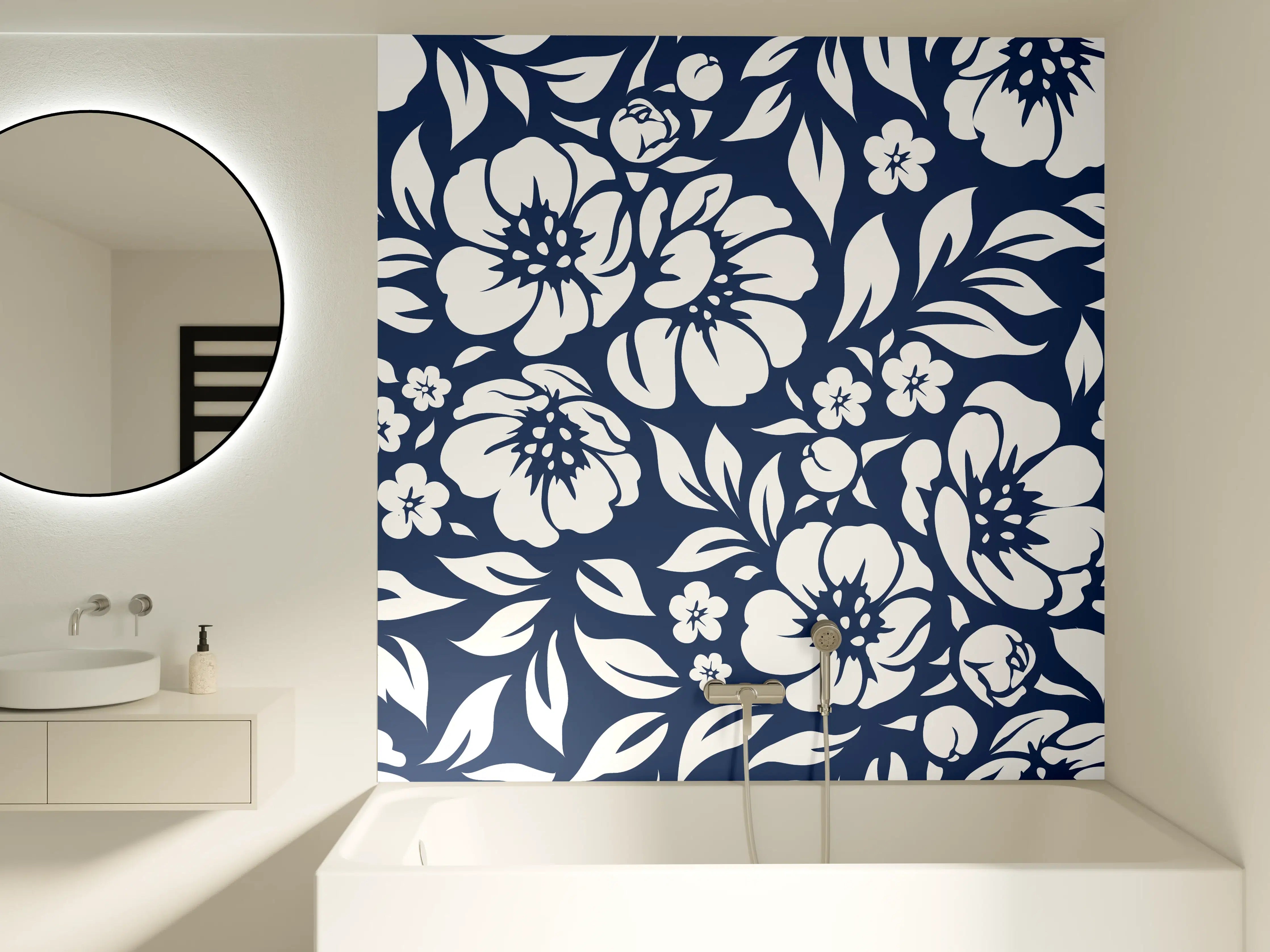 Badewannen-Rückwand - Dunkelblaue Blumen mit Grauweißem Muster