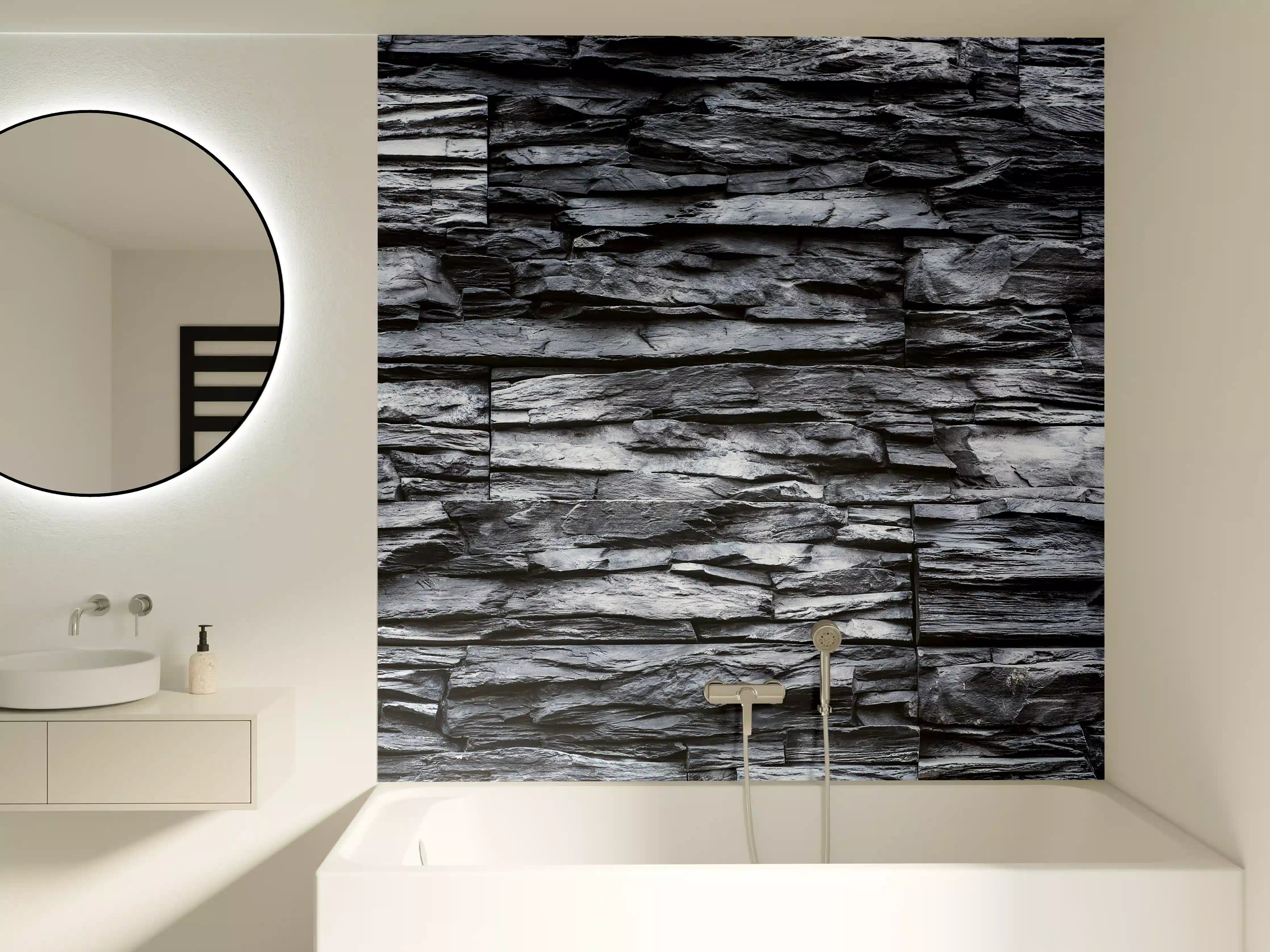Badewannen-Rückwand - Dunkle Steinmauer mit Textur