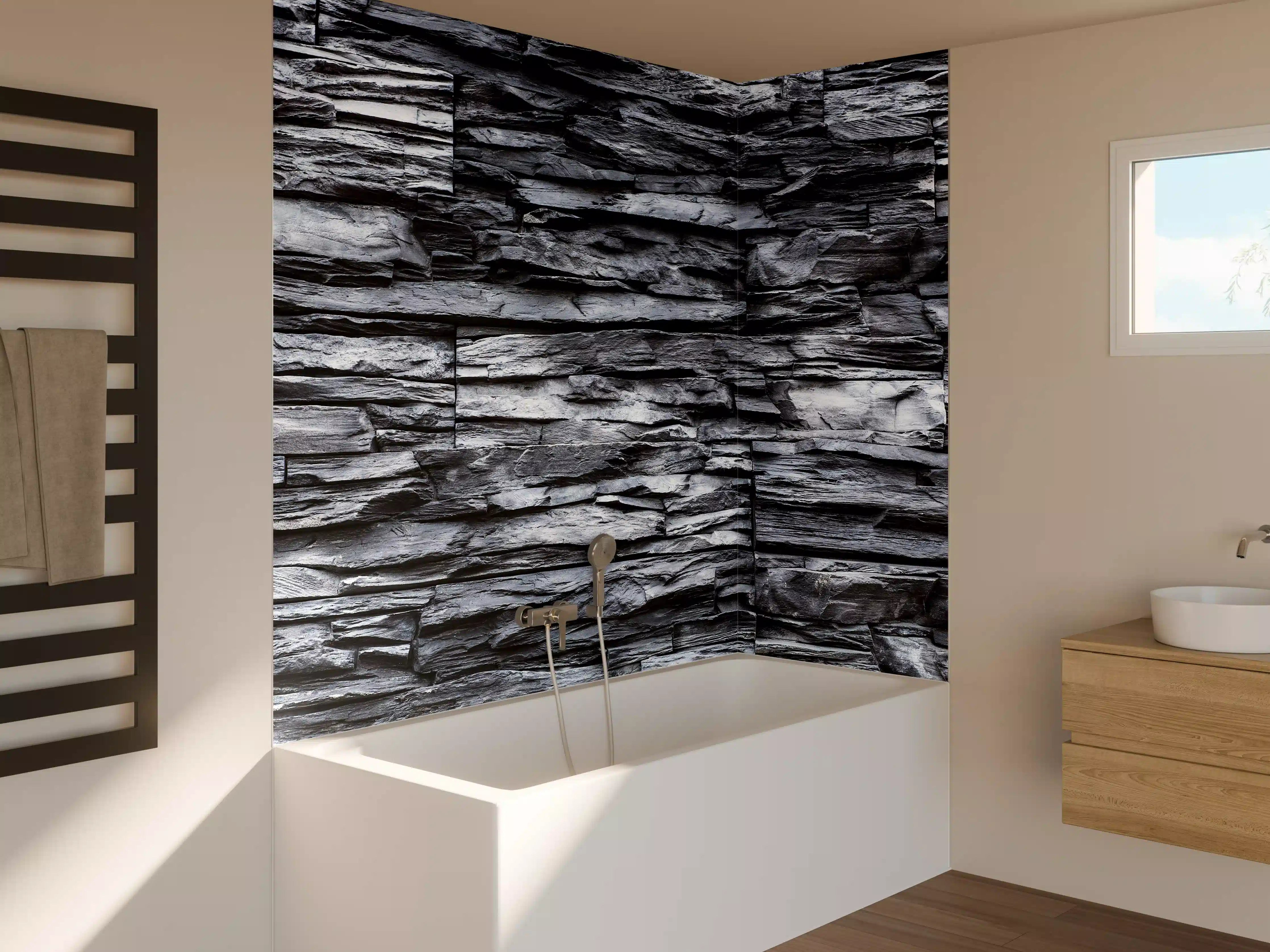 Badewannen-Rückwand - Dunkle Steinmauer mit Textur