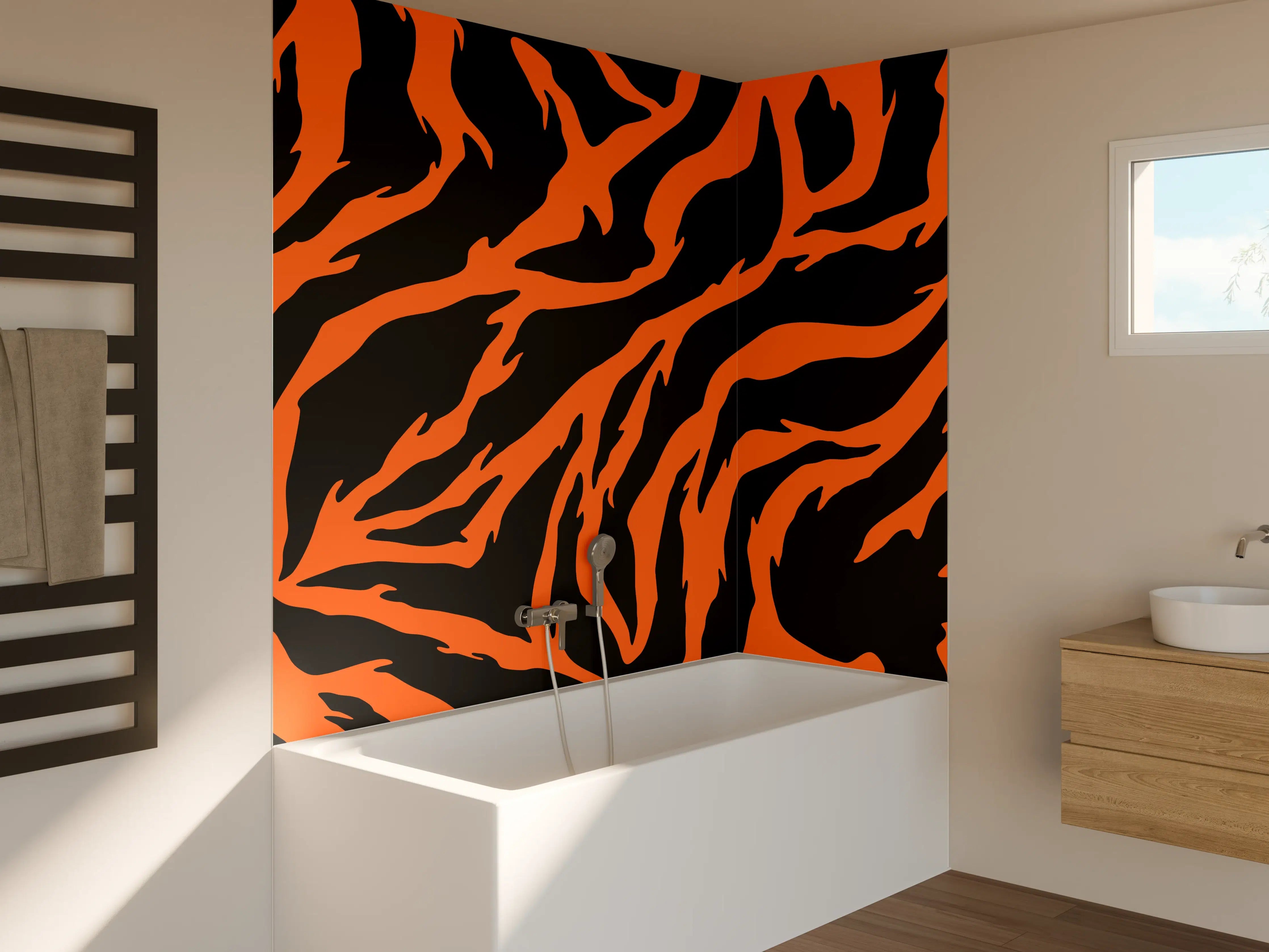 Badewannen-Rückwand - Dunkle Zebra-Musterung mit Orange-Details