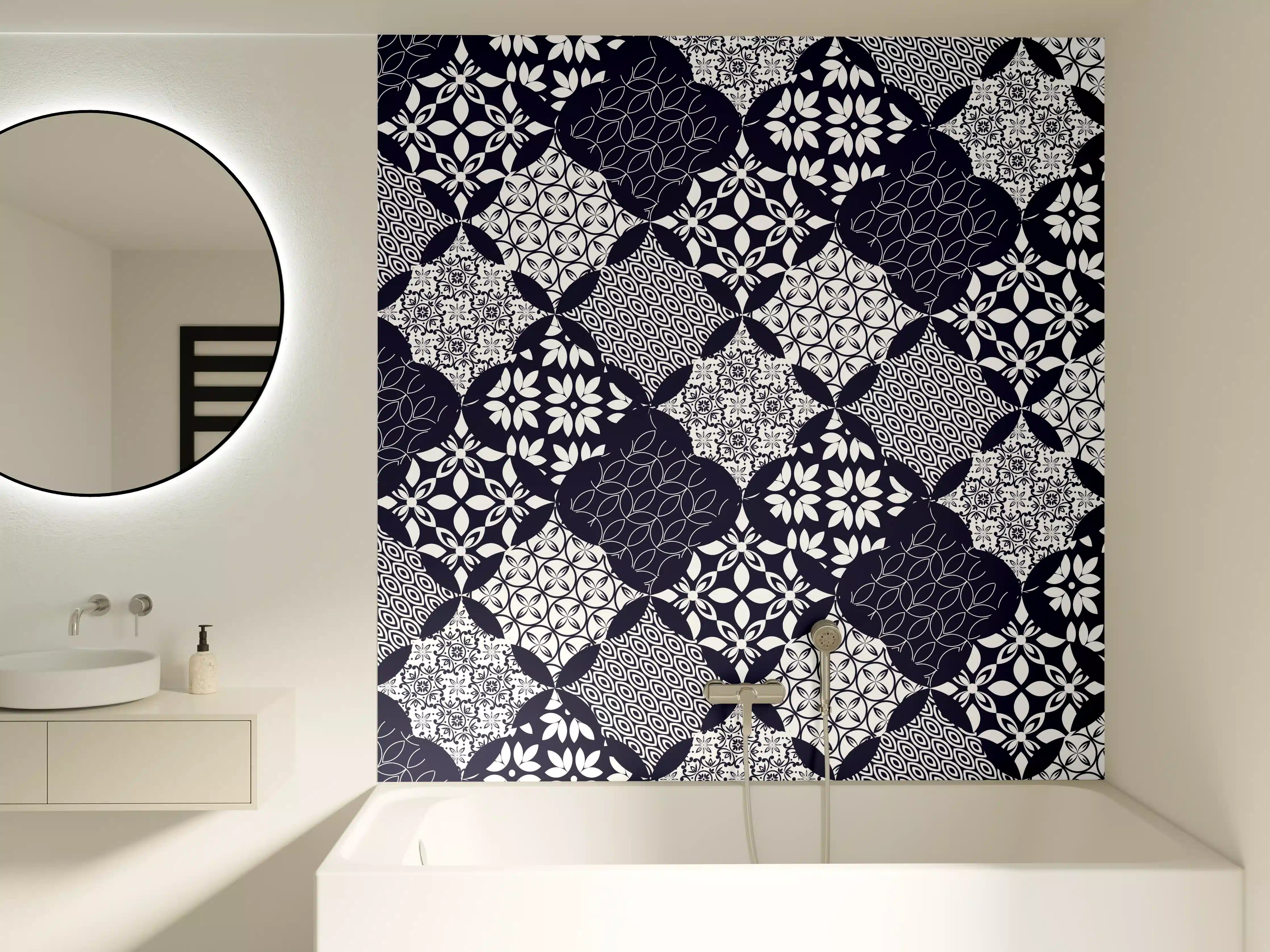 Badewannen-Rückwand - Elegantes Blau-Weiß-Grau Muster